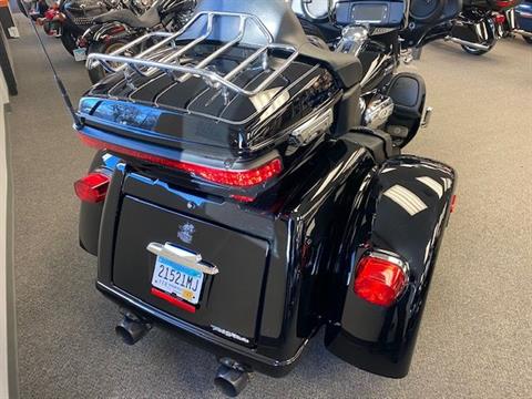 2017 Harley-Davidson Tri Glide® Ultra in Alexandria, Minnesota - Photo 2