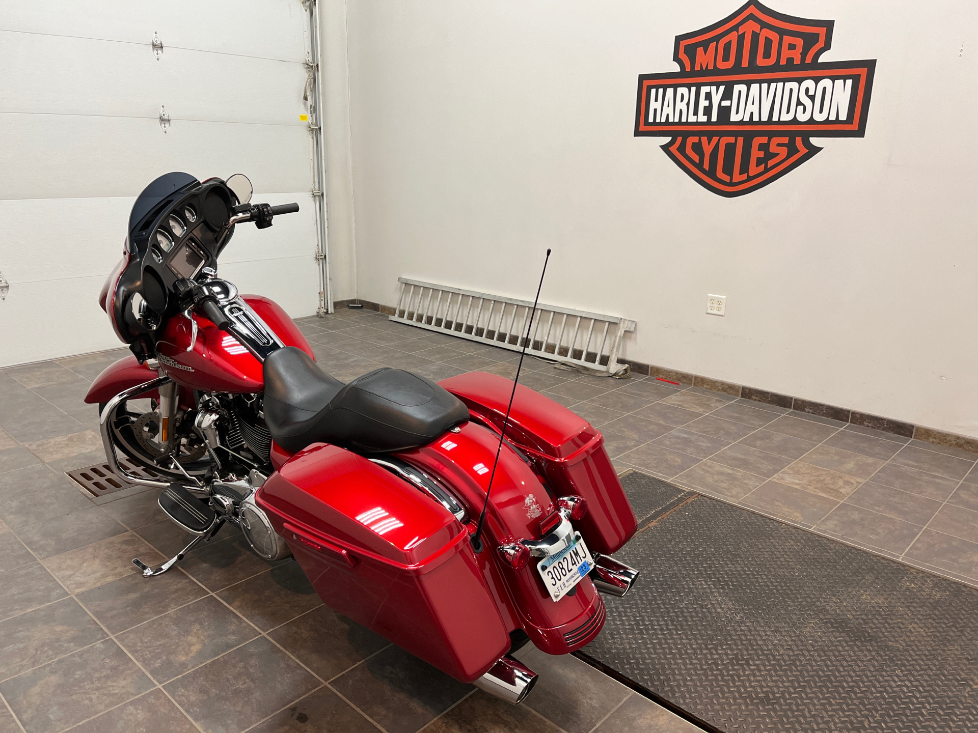 2018 Harley-Davidson Street Glide® in Alexandria, Minnesota - Photo 4