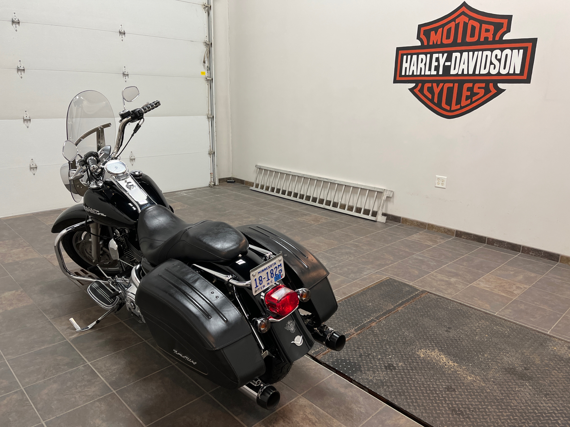 2007 Harley-Davidson Road King® Custom in Alexandria, Minnesota - Photo 4