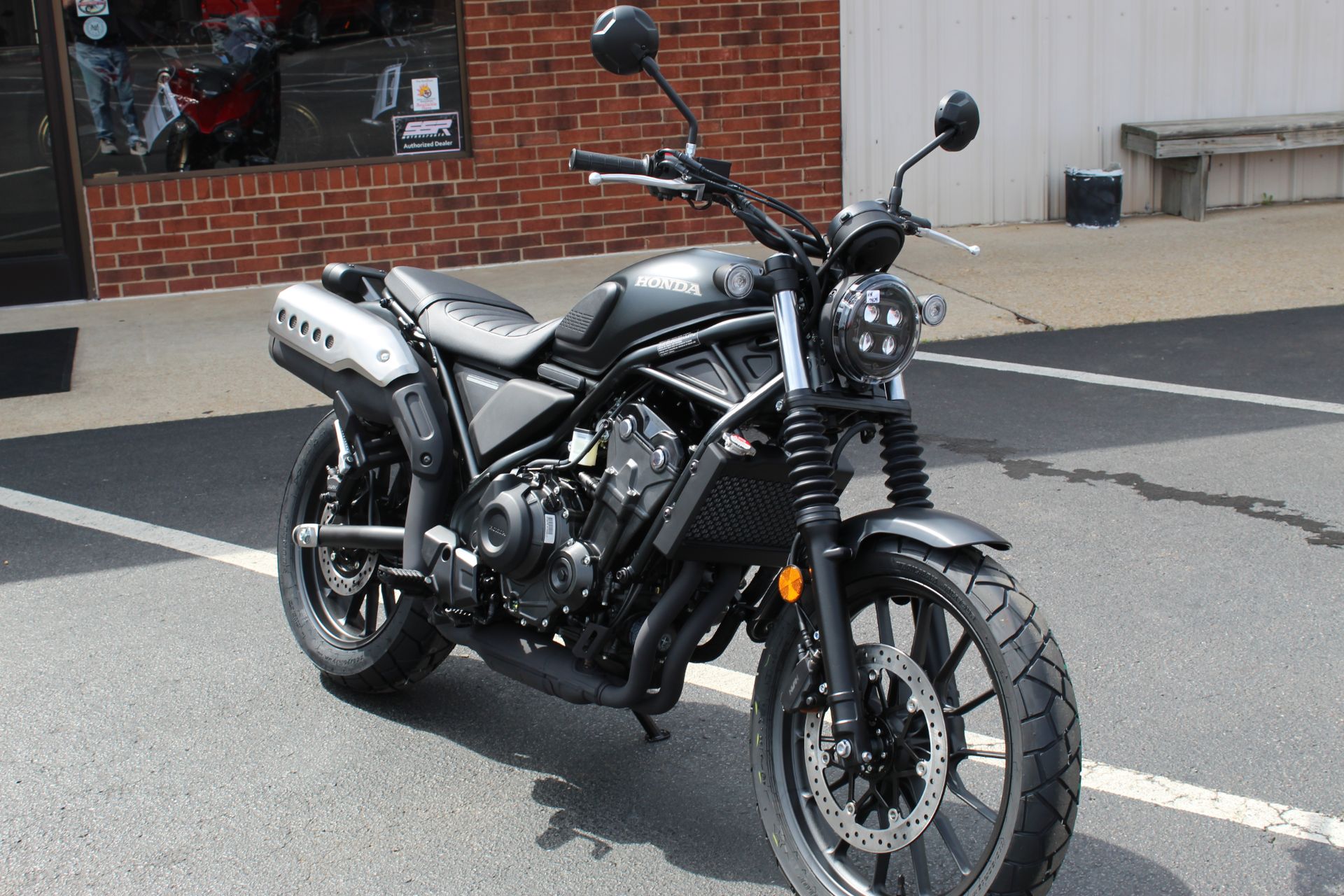 2024 Honda SCL500 in Sanford, North Carolina - Photo 2