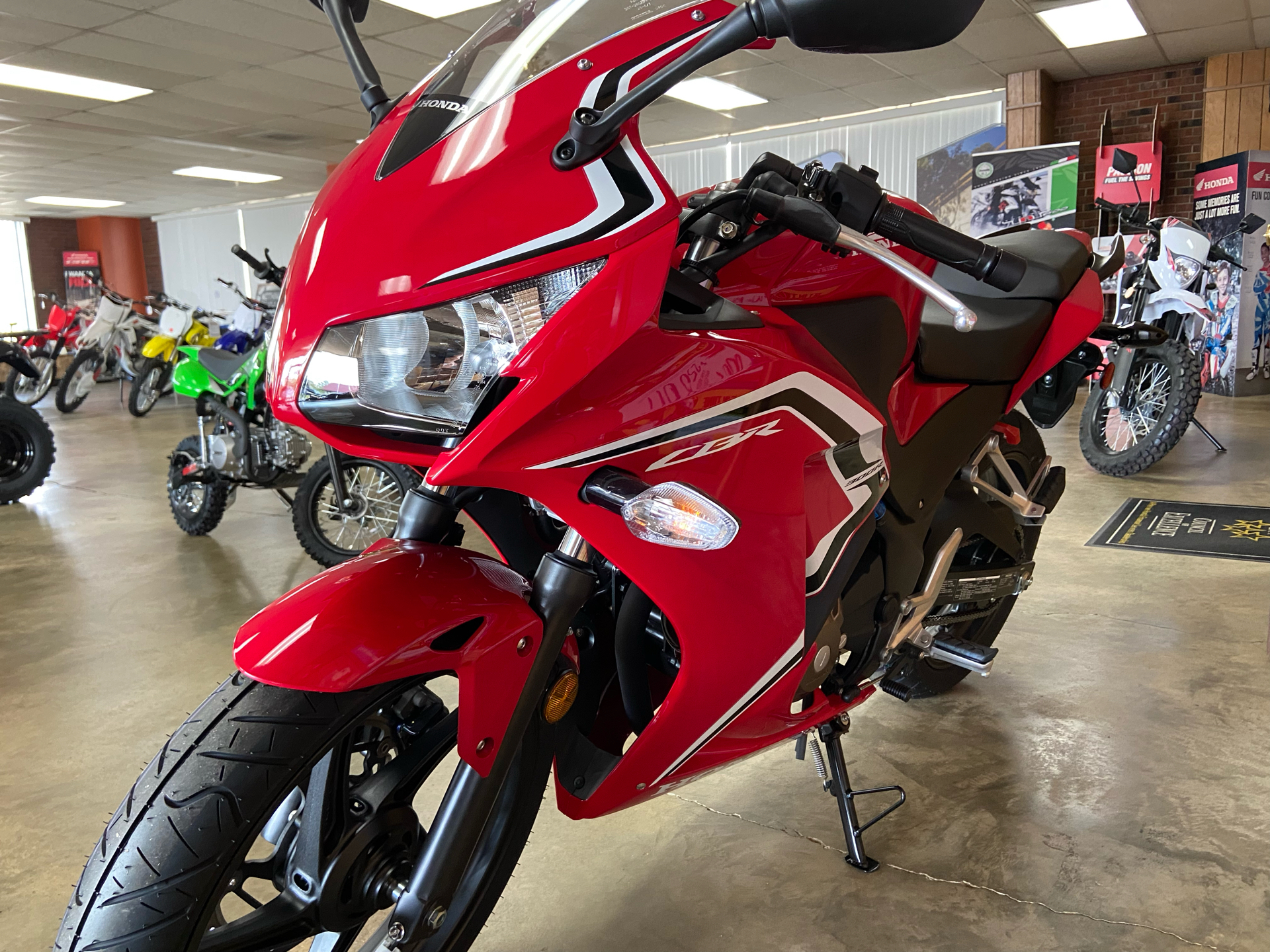 2022 Honda CBR300R in Sanford, North Carolina - Photo 5