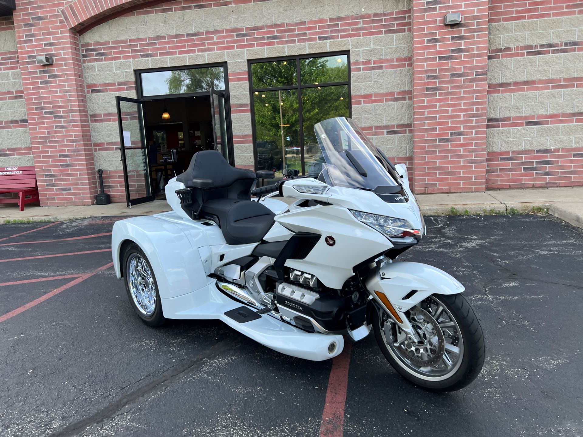 2018 Honda Gold Wing Tour in Muskego, Wisconsin - Photo 3