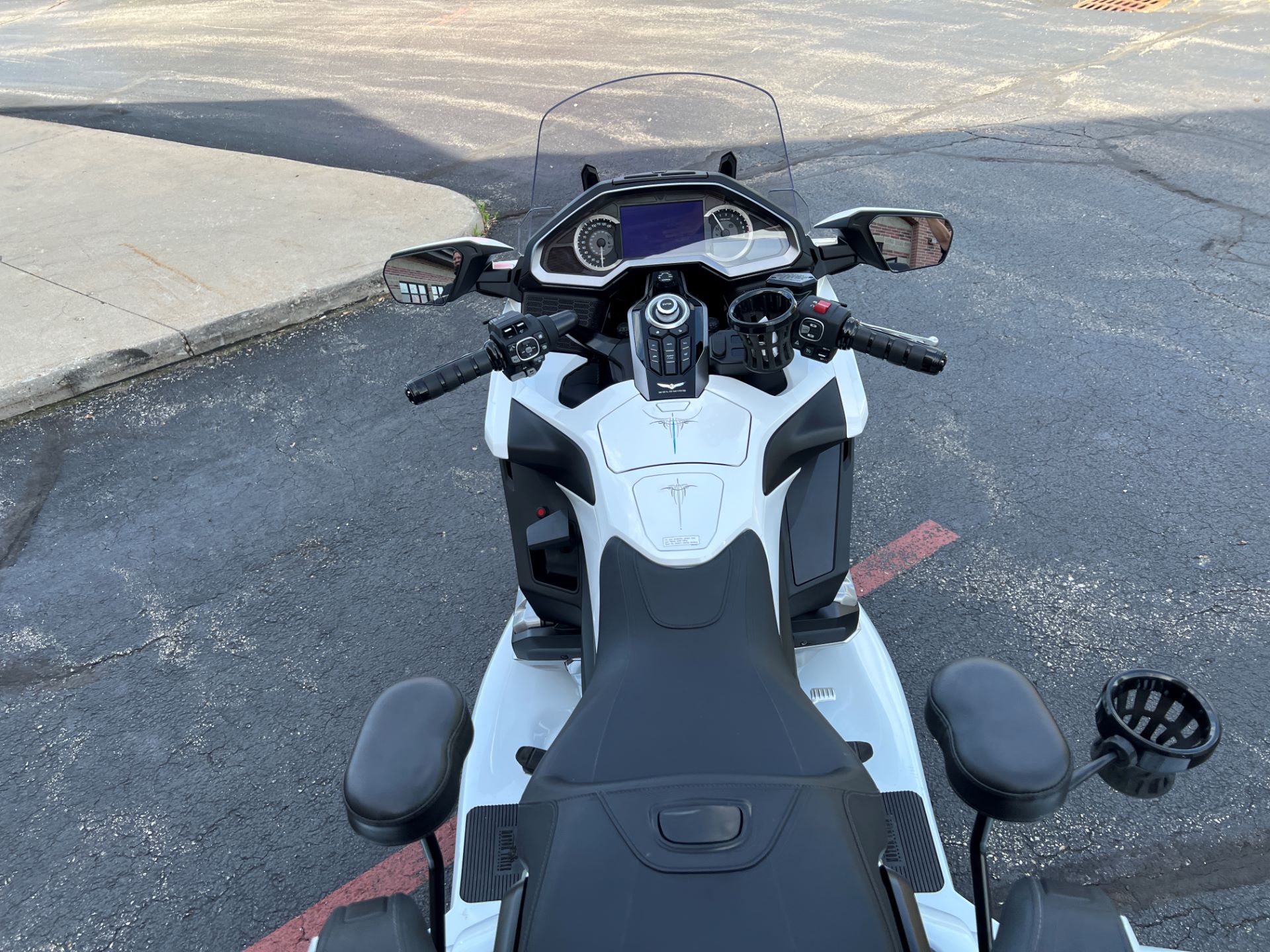 2018 Honda Gold Wing Tour in Muskego, Wisconsin - Photo 10