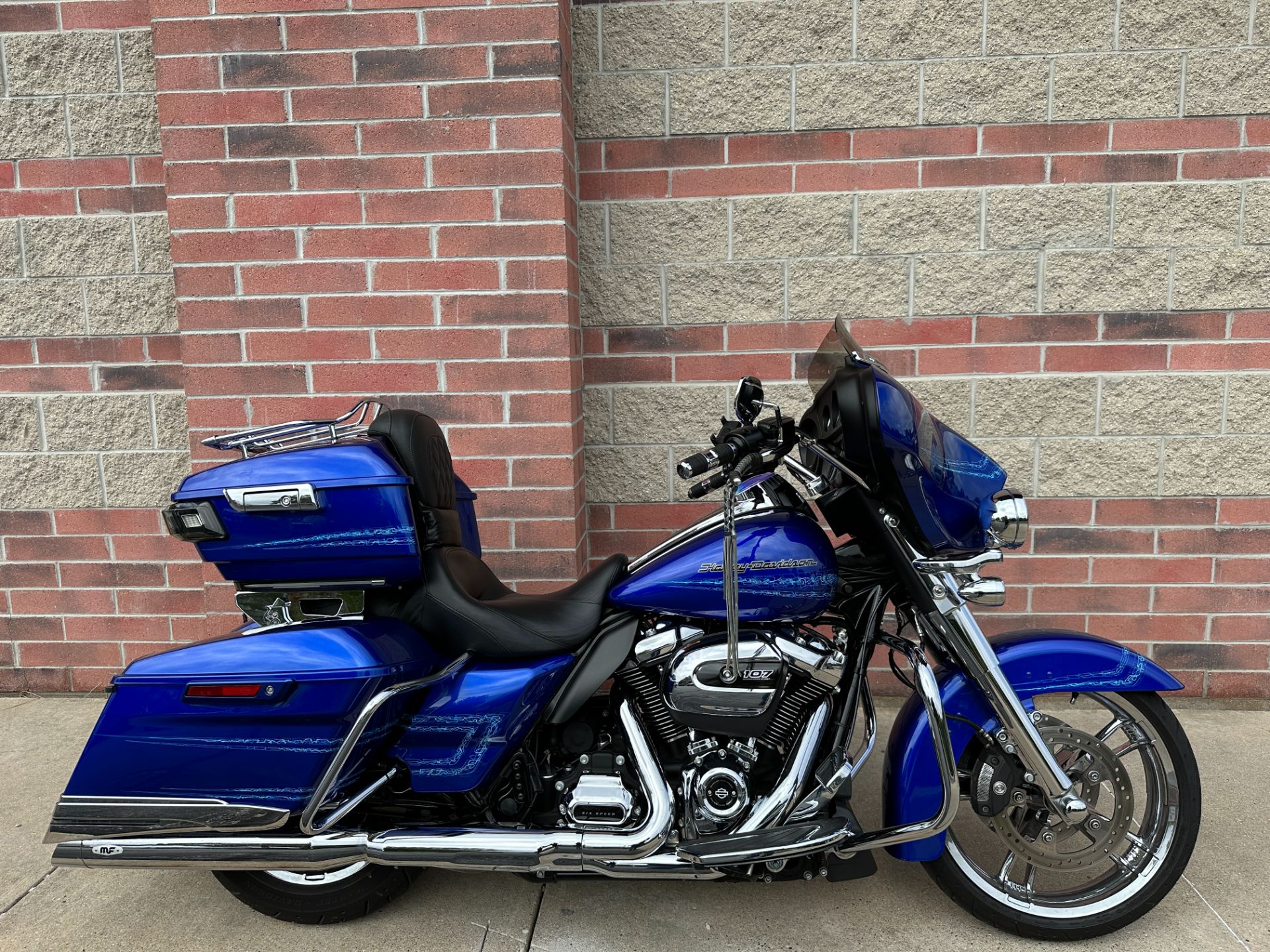 2019 Harley-Davidson Street Glide® in Muskego, Wisconsin - Photo 2