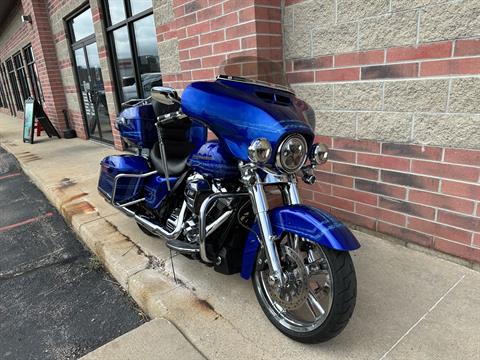 2019 Harley-Davidson Street Glide® in Muskego, Wisconsin - Photo 3