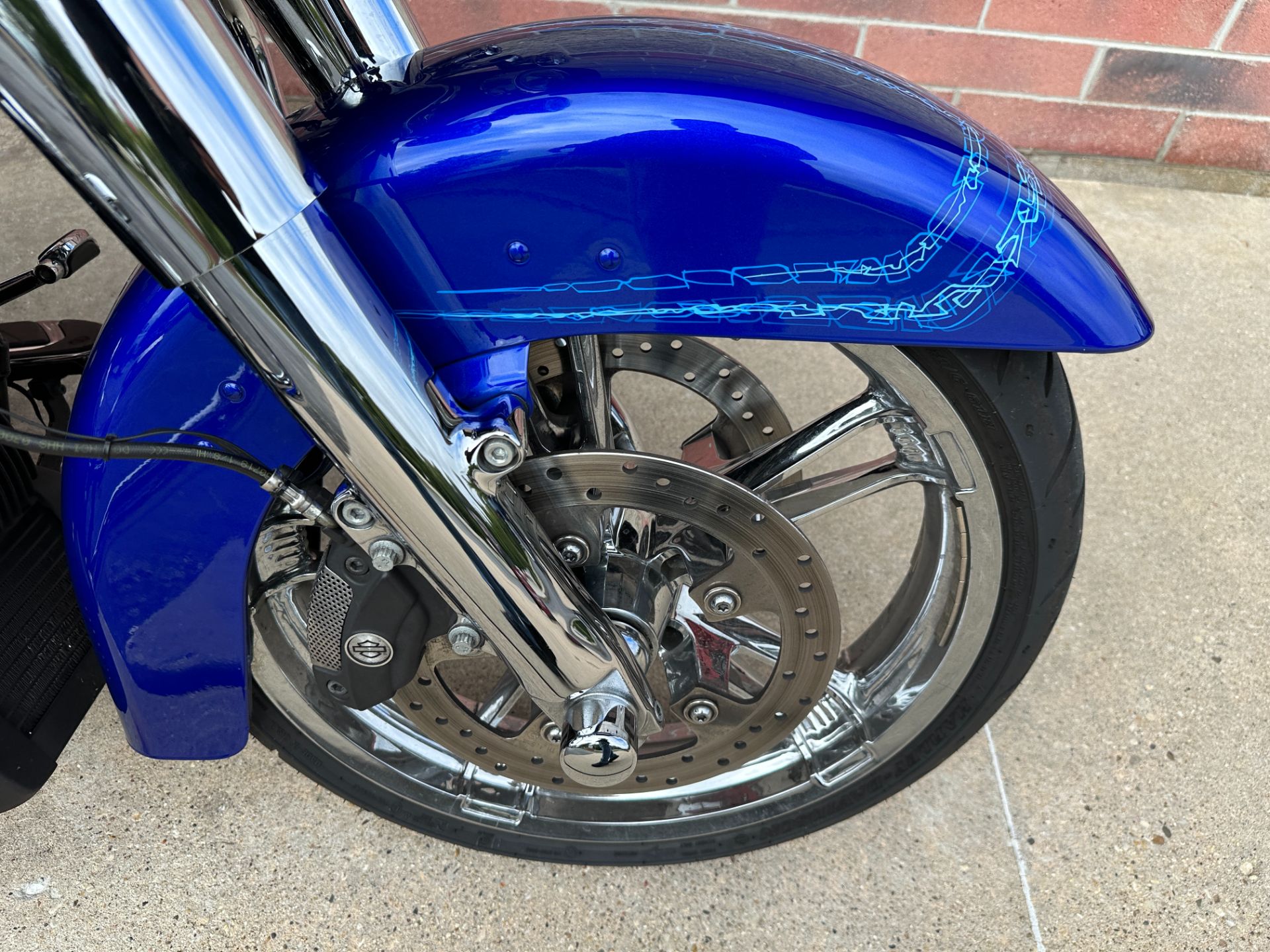 2019 Harley-Davidson Street Glide® in Muskego, Wisconsin - Photo 5