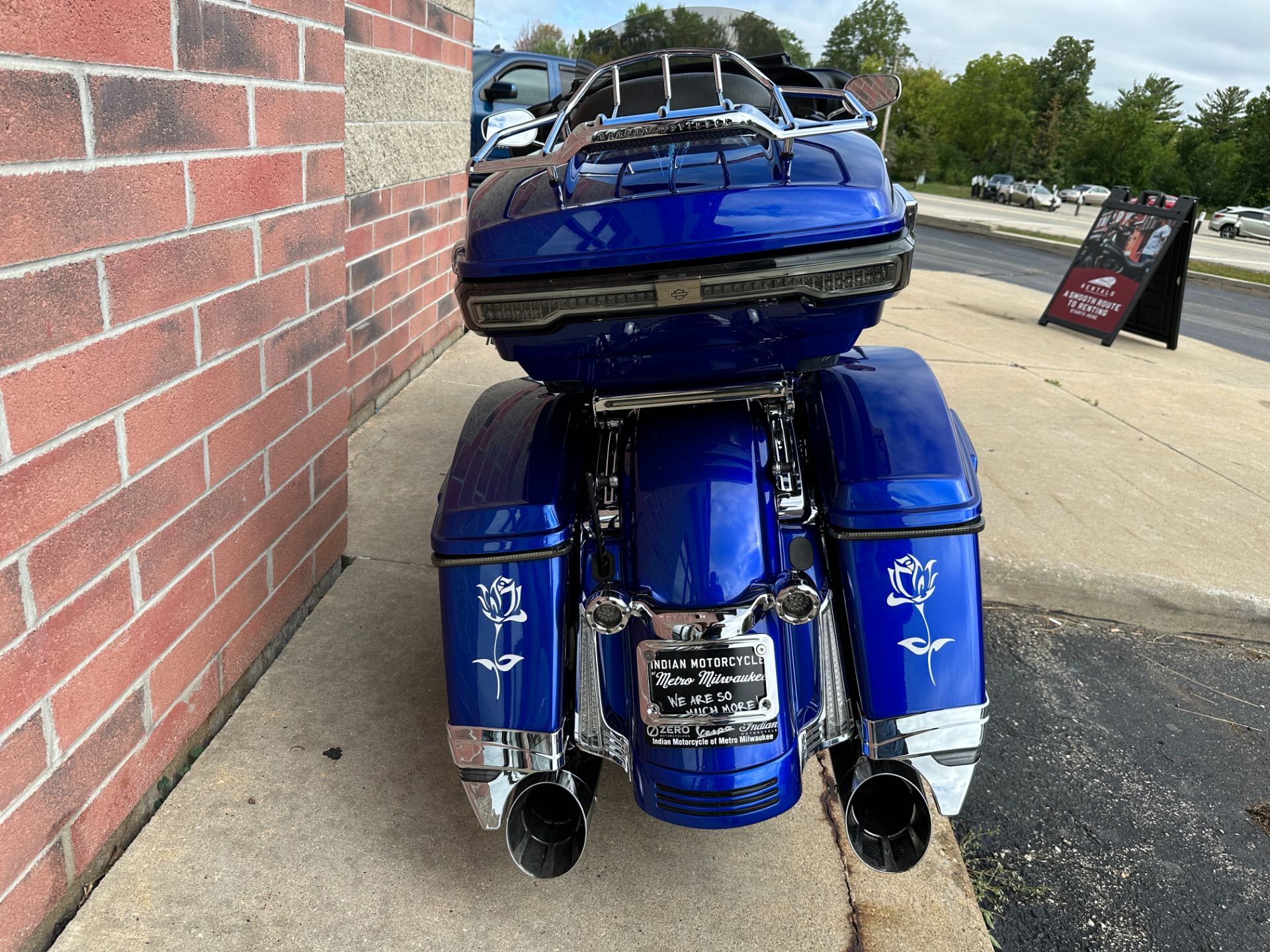 2019 Harley-Davidson Street Glide® in Muskego, Wisconsin - Photo 12