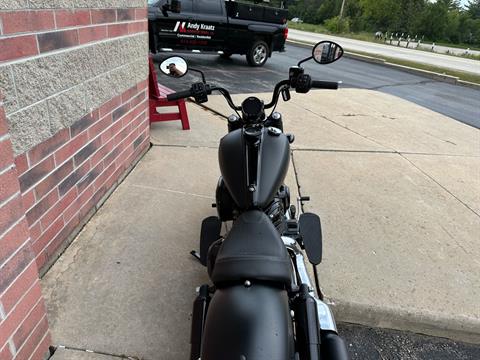 2022 Indian Motorcycle Chief Bobber Dark Horse® in Muskego, Wisconsin - Photo 10