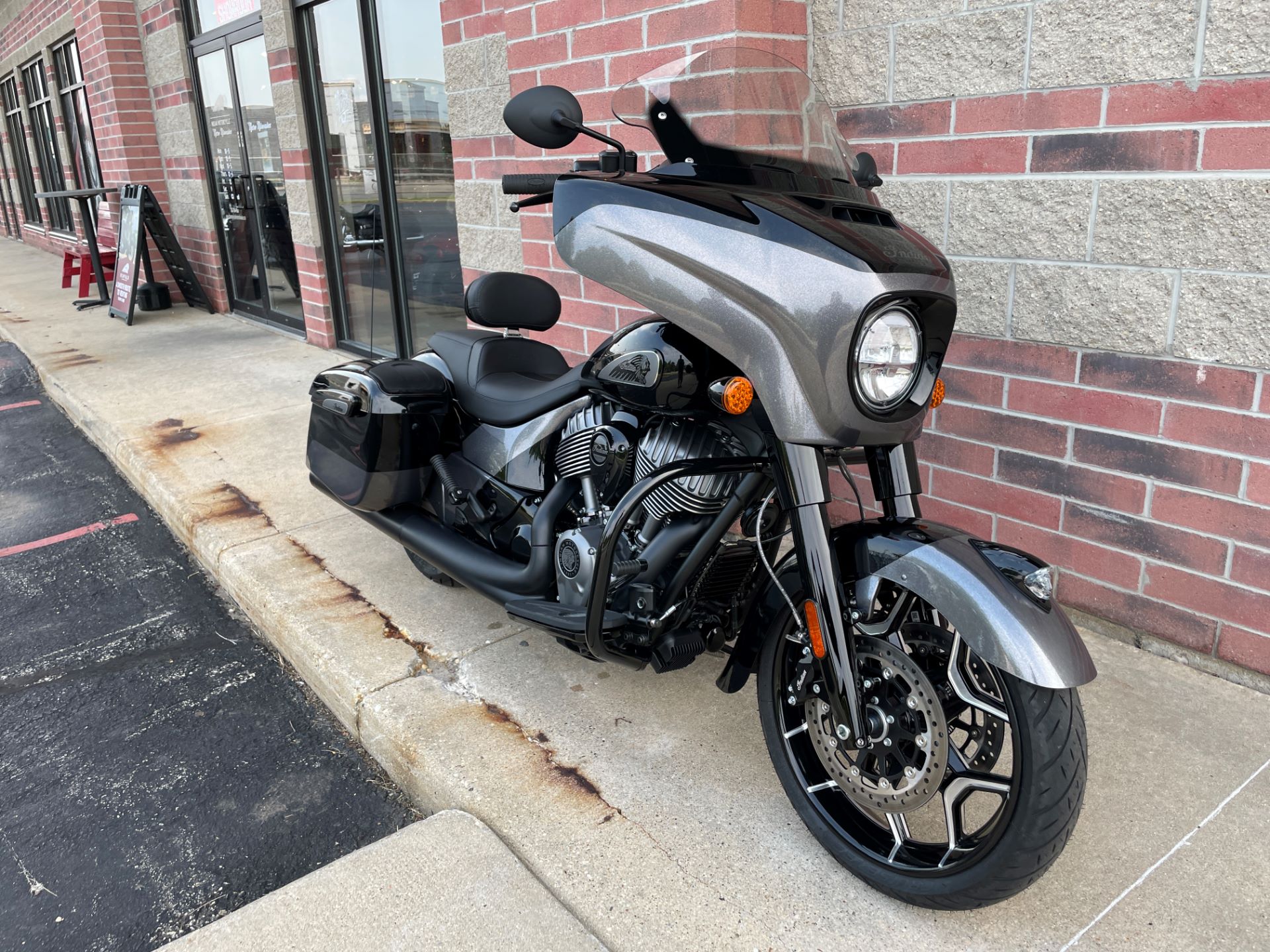 2021 Indian Chieftain® Elite in Muskego, Wisconsin - Photo 2