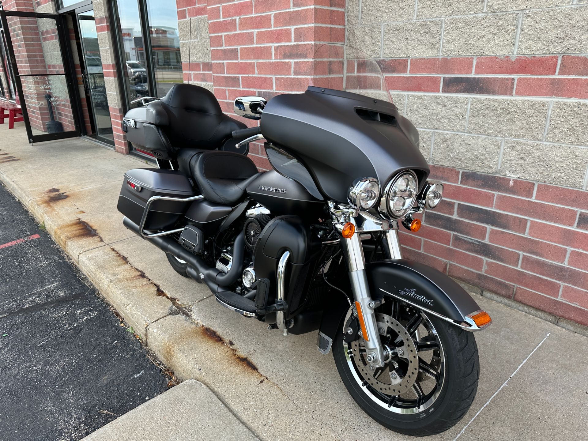 2017 Harley-Davidson Ultra Limited in Muskego, Wisconsin - Photo 2