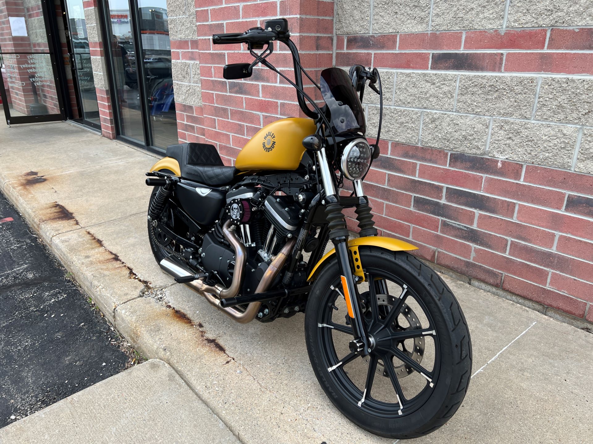 2019 Harley-Davidson Iron 883™ in Muskego, Wisconsin - Photo 2