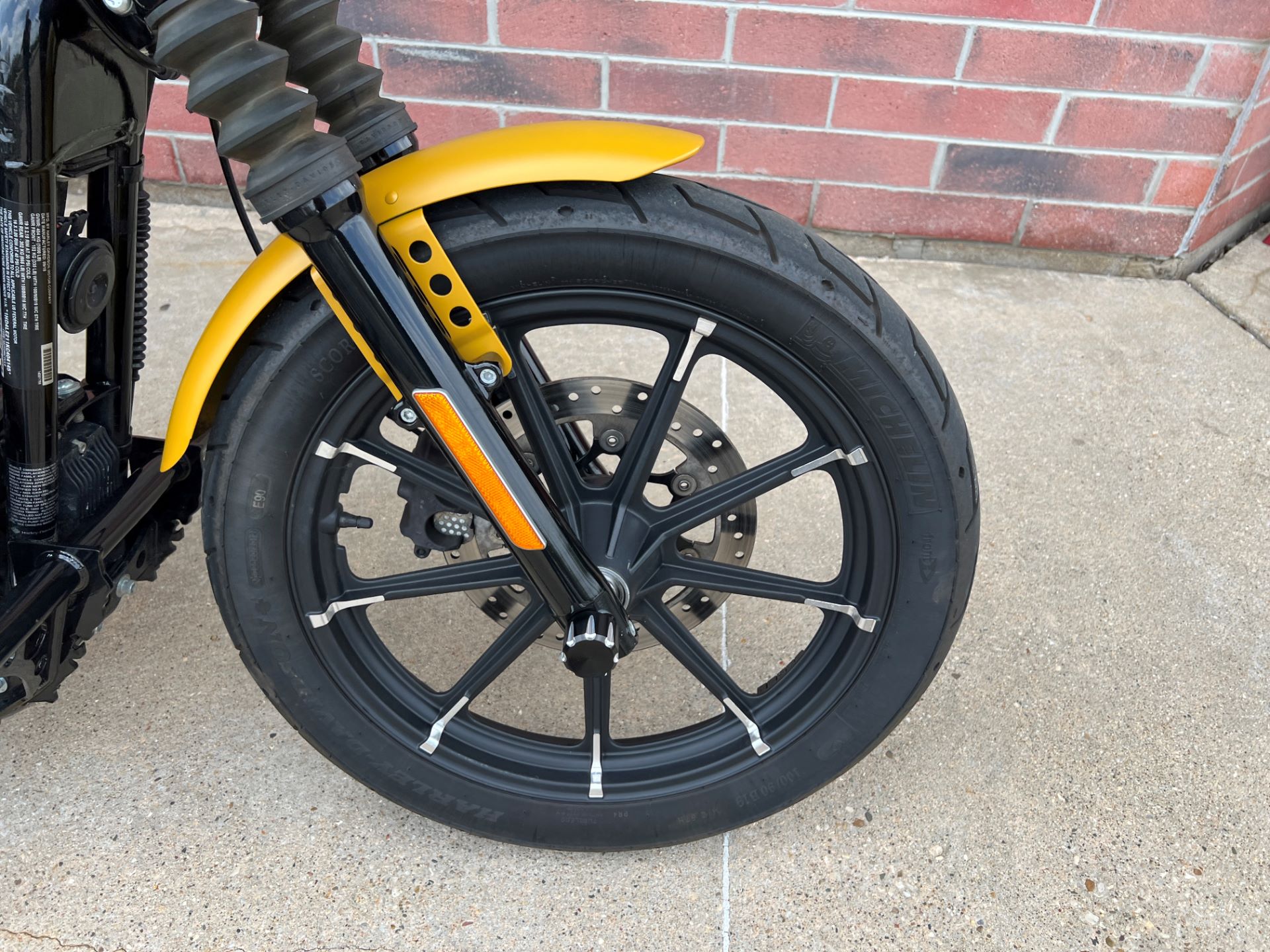 2019 Harley-Davidson Iron 883™ in Muskego, Wisconsin - Photo 4
