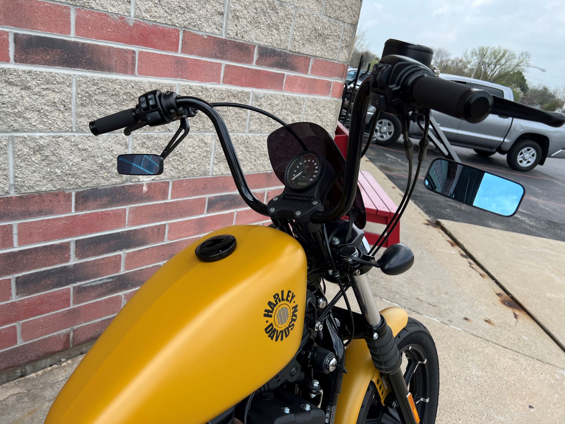 2019 Harley-Davidson Iron 883™ in Muskego, Wisconsin - Photo 8