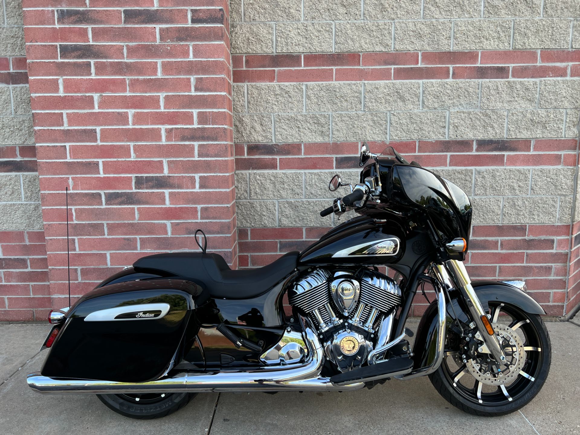 2022 Indian Chieftain® Limited in Muskego, Wisconsin - Photo 1