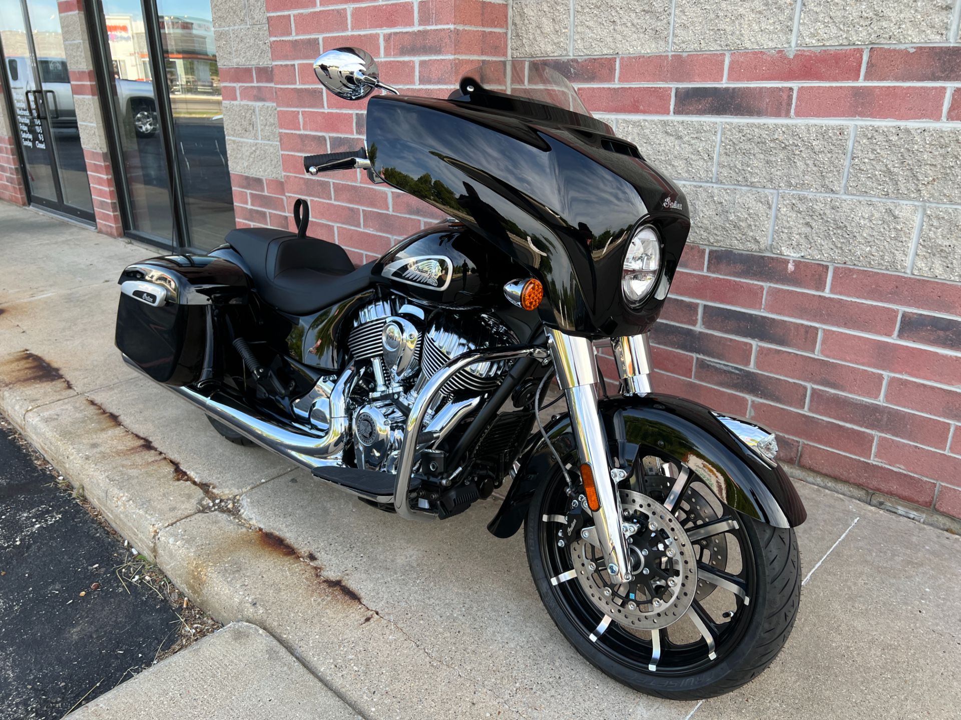 2022 Indian Chieftain® Limited in Muskego, Wisconsin - Photo 2