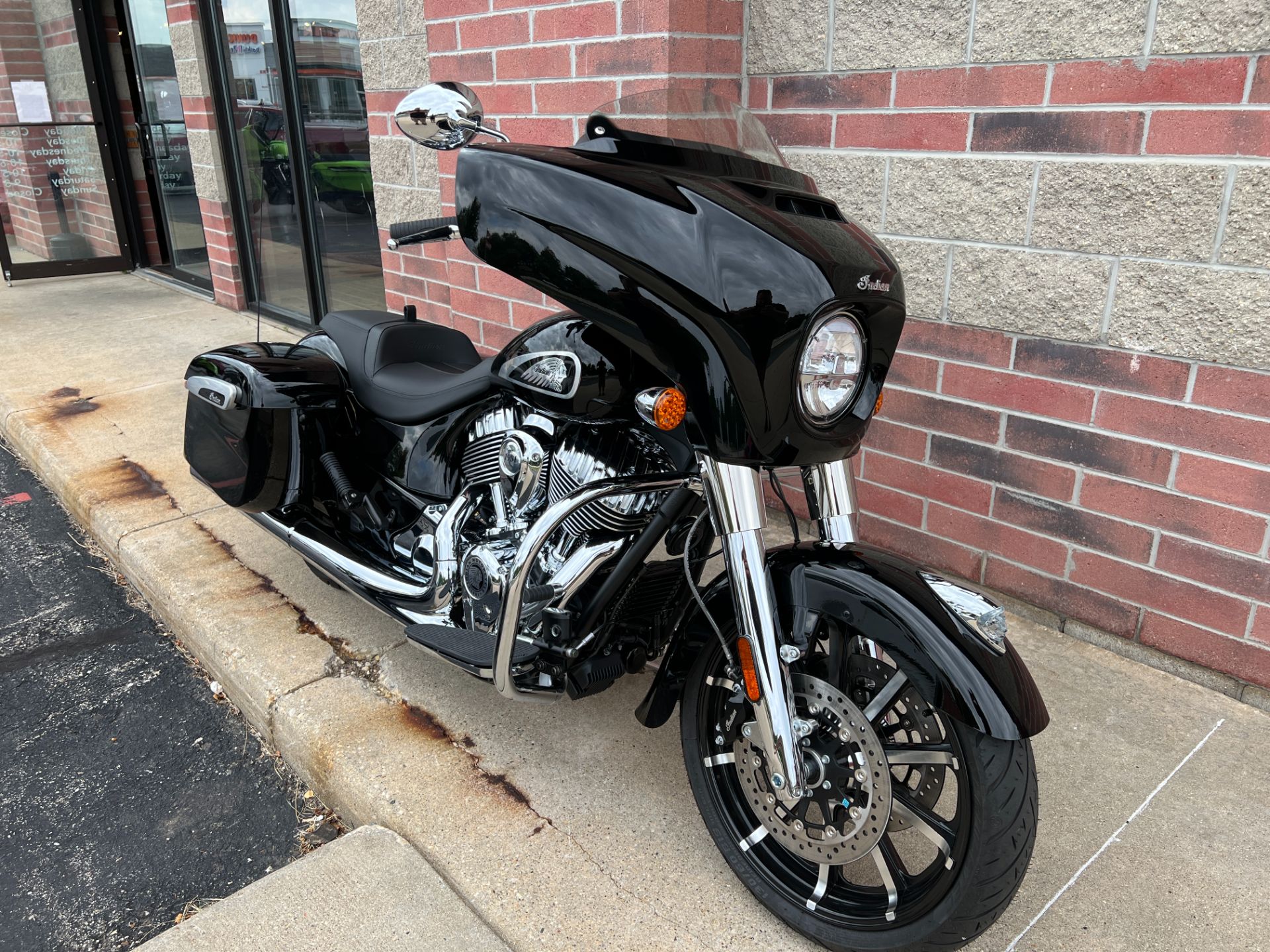 2022 Indian Motorcycle Chieftain® Limited in Muskego, Wisconsin - Photo 2