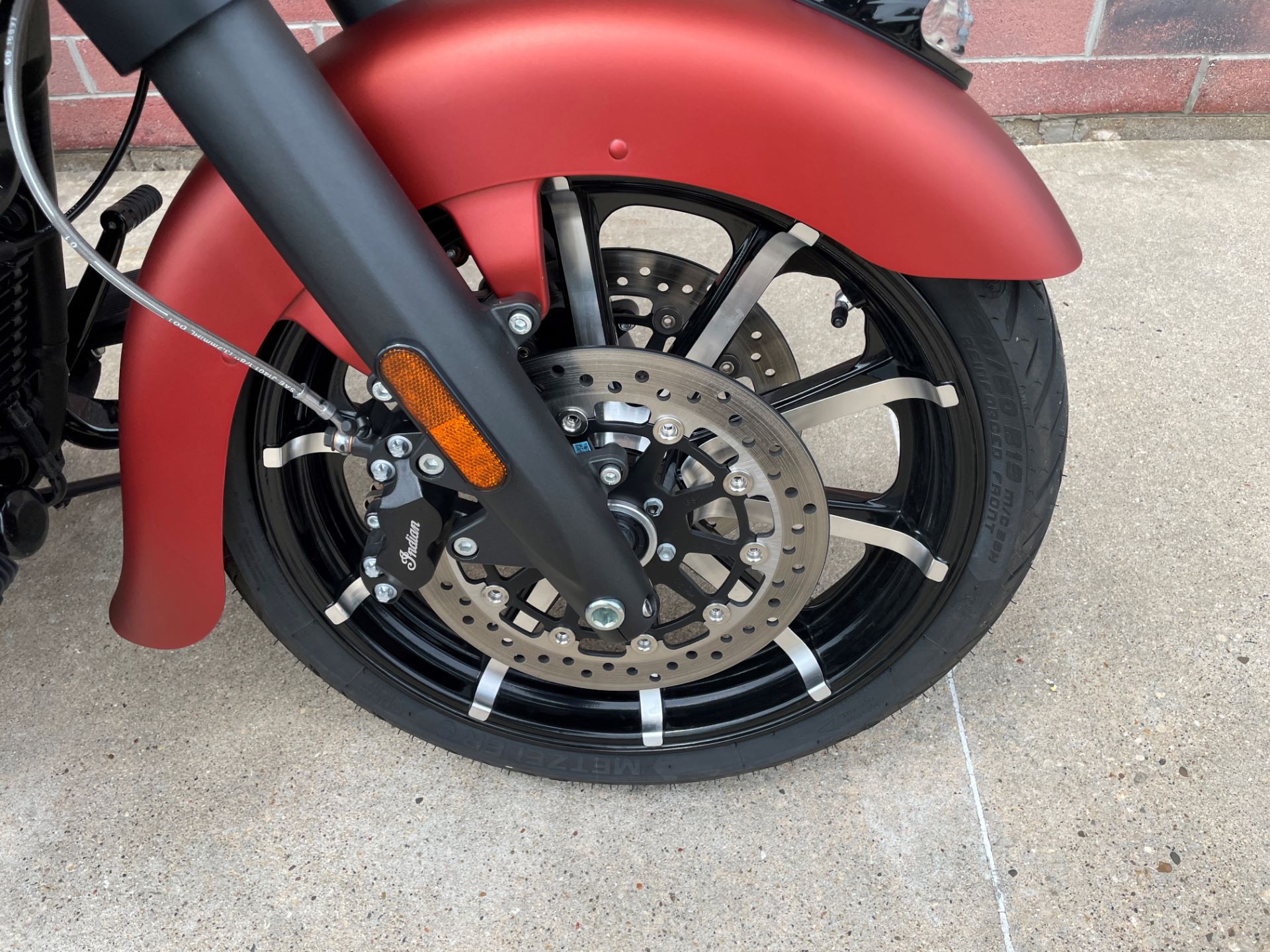 2021 Indian Chieftain® Dark Horse® Icon in Muskego, Wisconsin - Photo 4