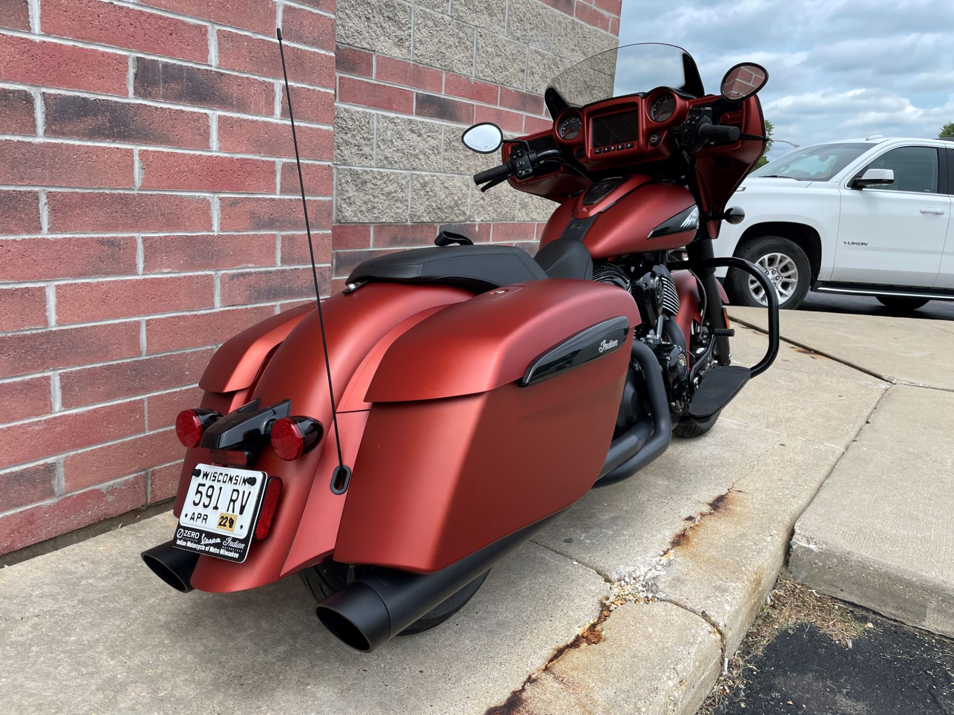 2021 Indian Chieftain® Dark Horse® Icon in Muskego, Wisconsin - Photo 9