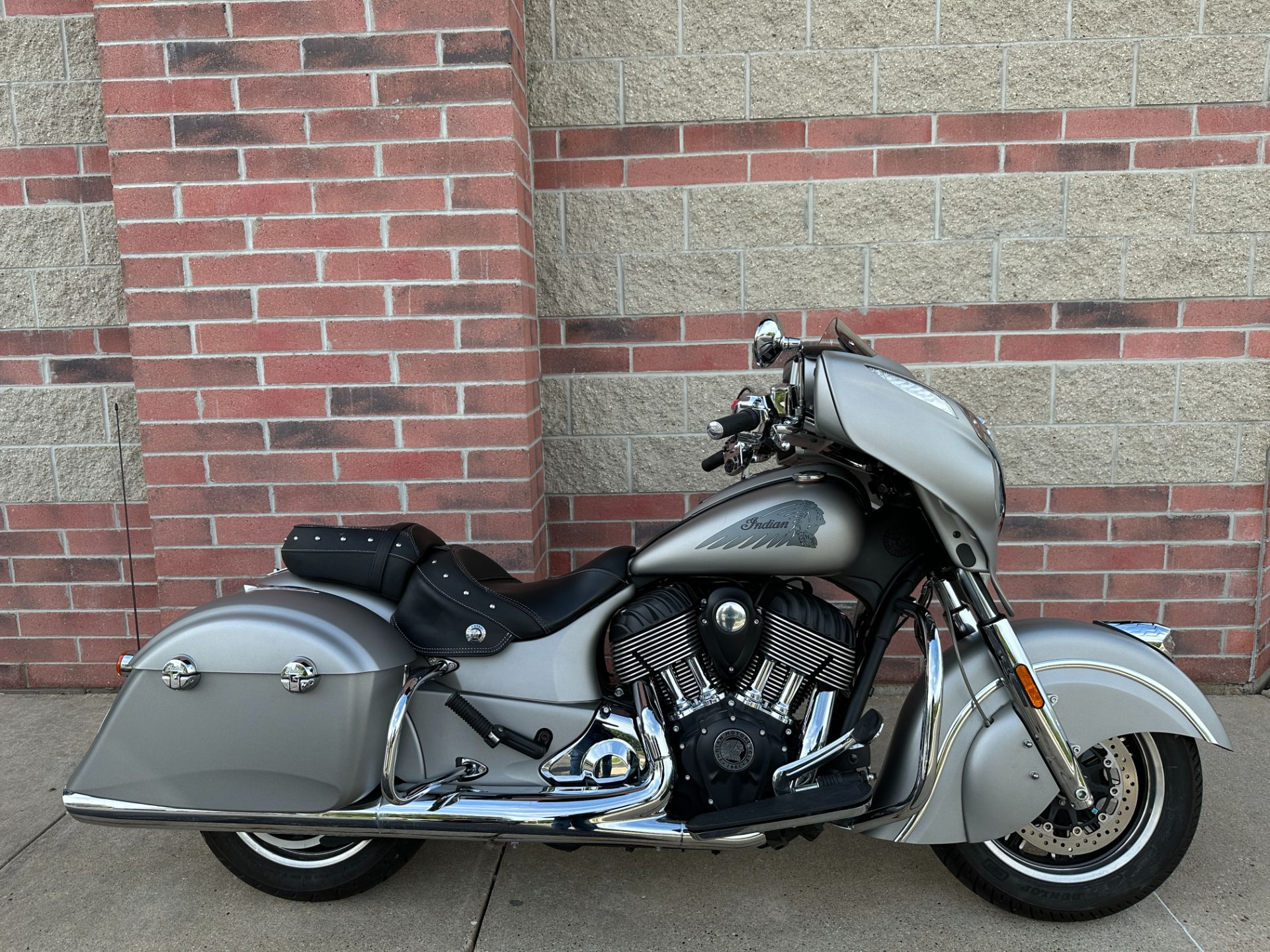 2017 Indian Chieftain® in Muskego, Wisconsin - Photo 1