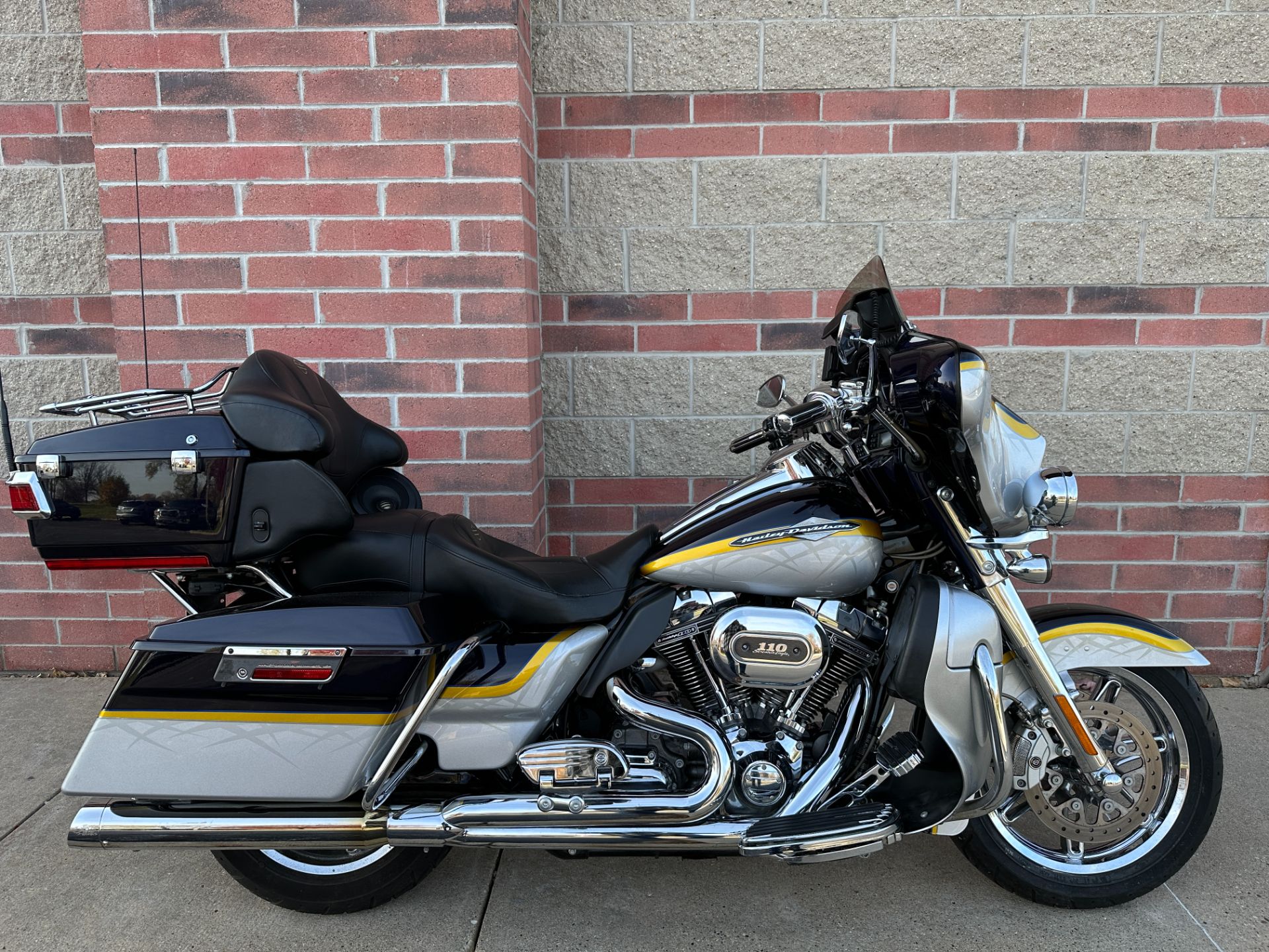 2012 Harley-Davidson CVO™ Ultra Classic® Electra Glide® in Muskego, Wisconsin - Photo 1