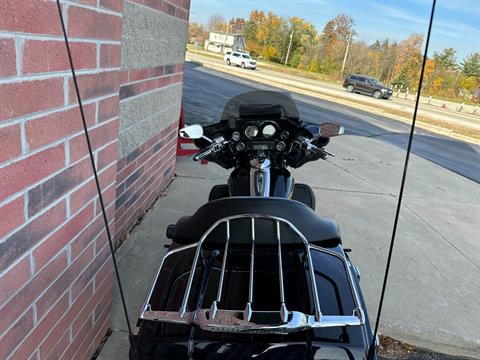 2012 Harley-Davidson CVO™ Ultra Classic® Electra Glide® in Muskego, Wisconsin - Photo 12