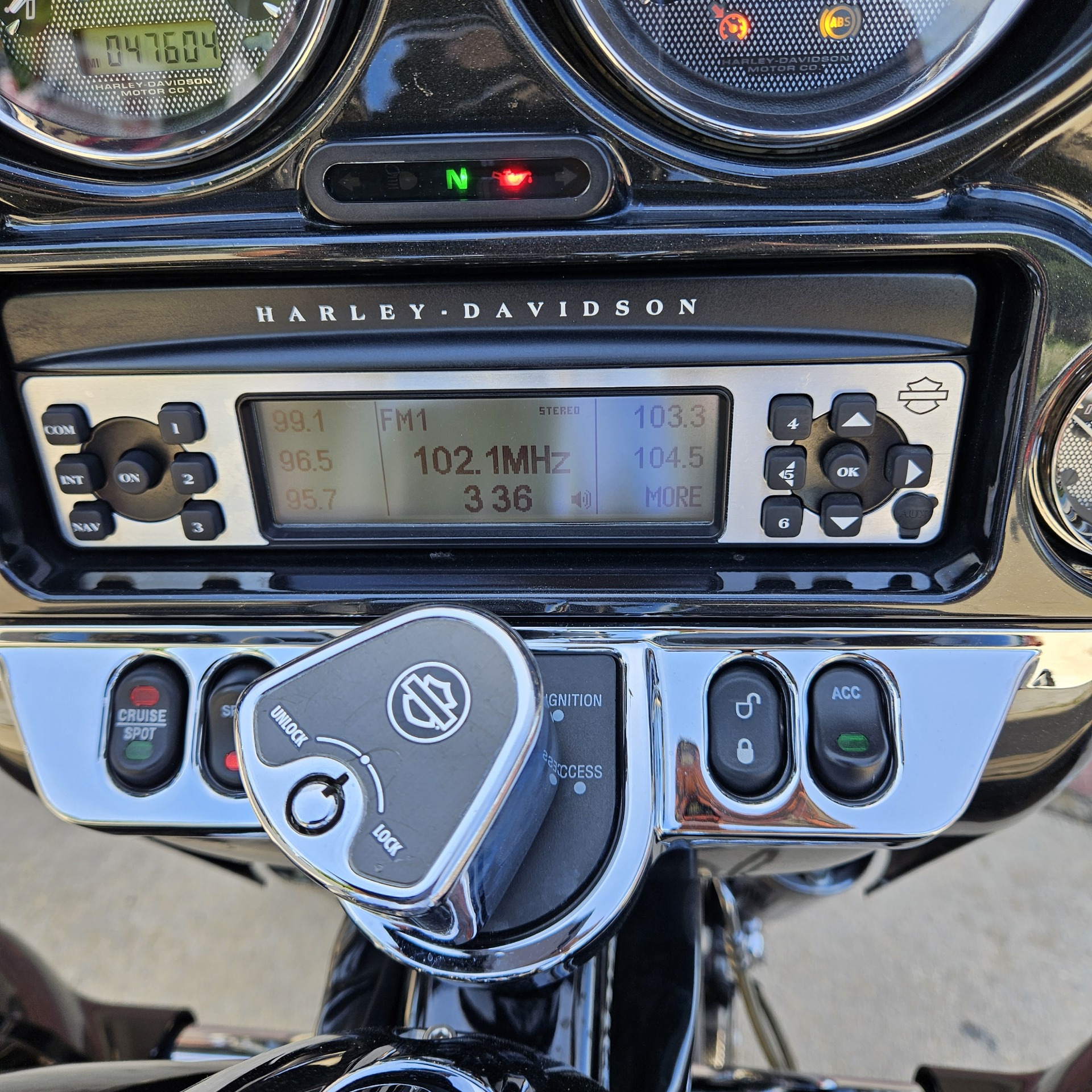 2013 Harley-Davidson CVO™ Ultra Classic® Electra Glide® in Muskego, Wisconsin - Photo 18