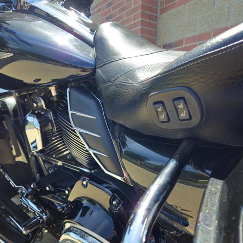 2013 Harley-Davidson CVO™ Ultra Classic® Electra Glide® in Muskego, Wisconsin - Photo 24