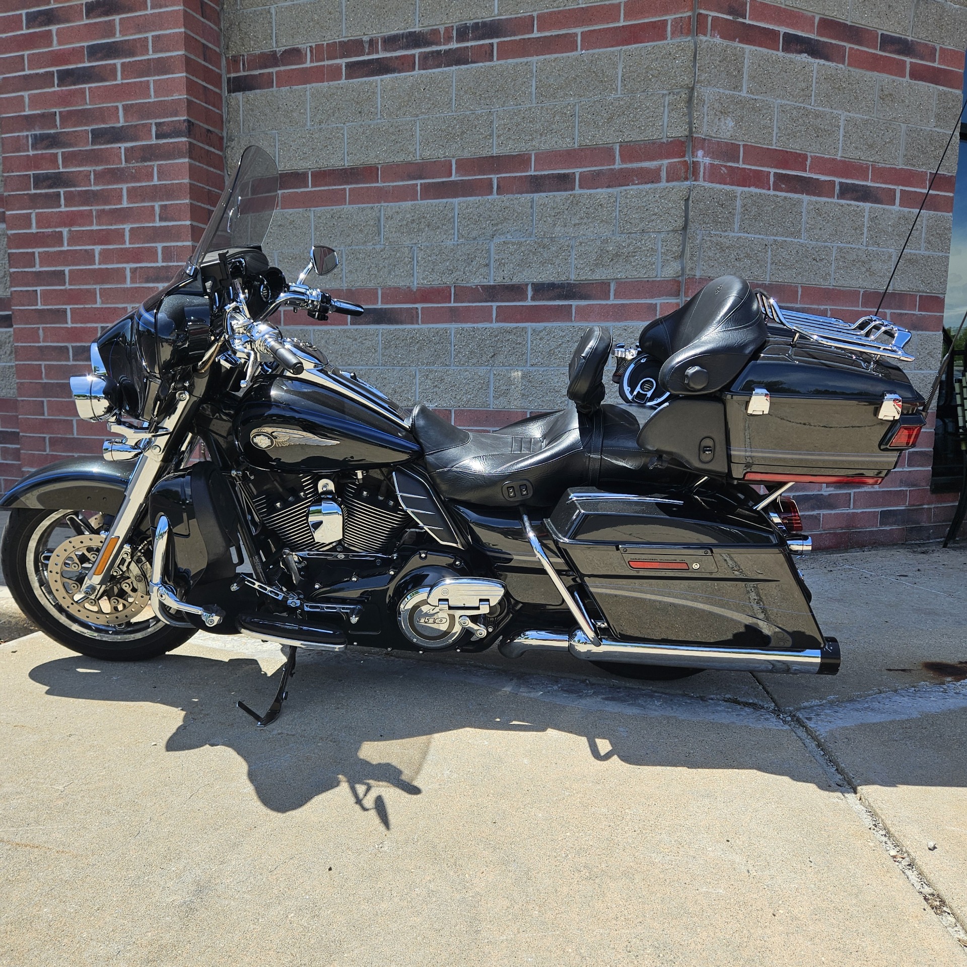 2013 Harley-Davidson CVO™ Ultra Classic® Electra Glide® in Muskego, Wisconsin - Photo 2