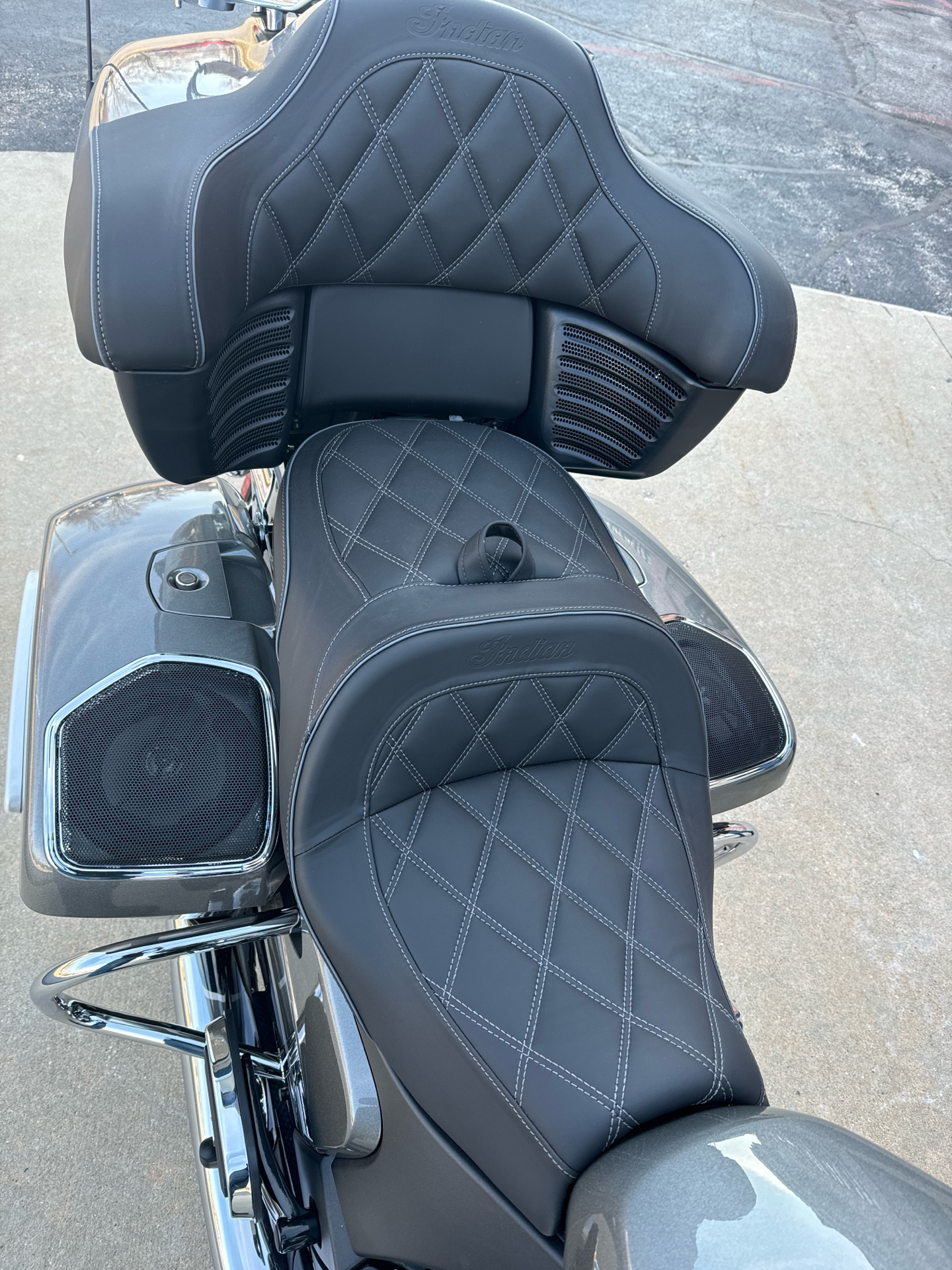 2024 Indian Motorcycle Pursuit® Limited® with PowerBand Audio Package in Muskego, Wisconsin - Photo 8