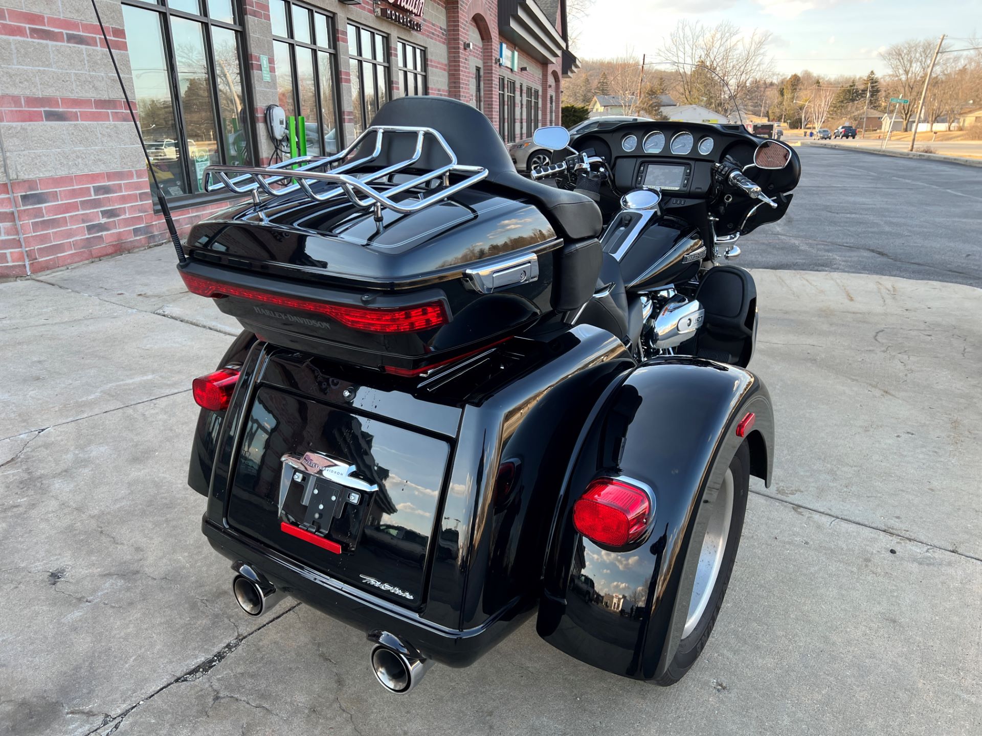 2017 Harley-Davidson Tri Glide® Ultra in Muskego, Wisconsin - Photo 8