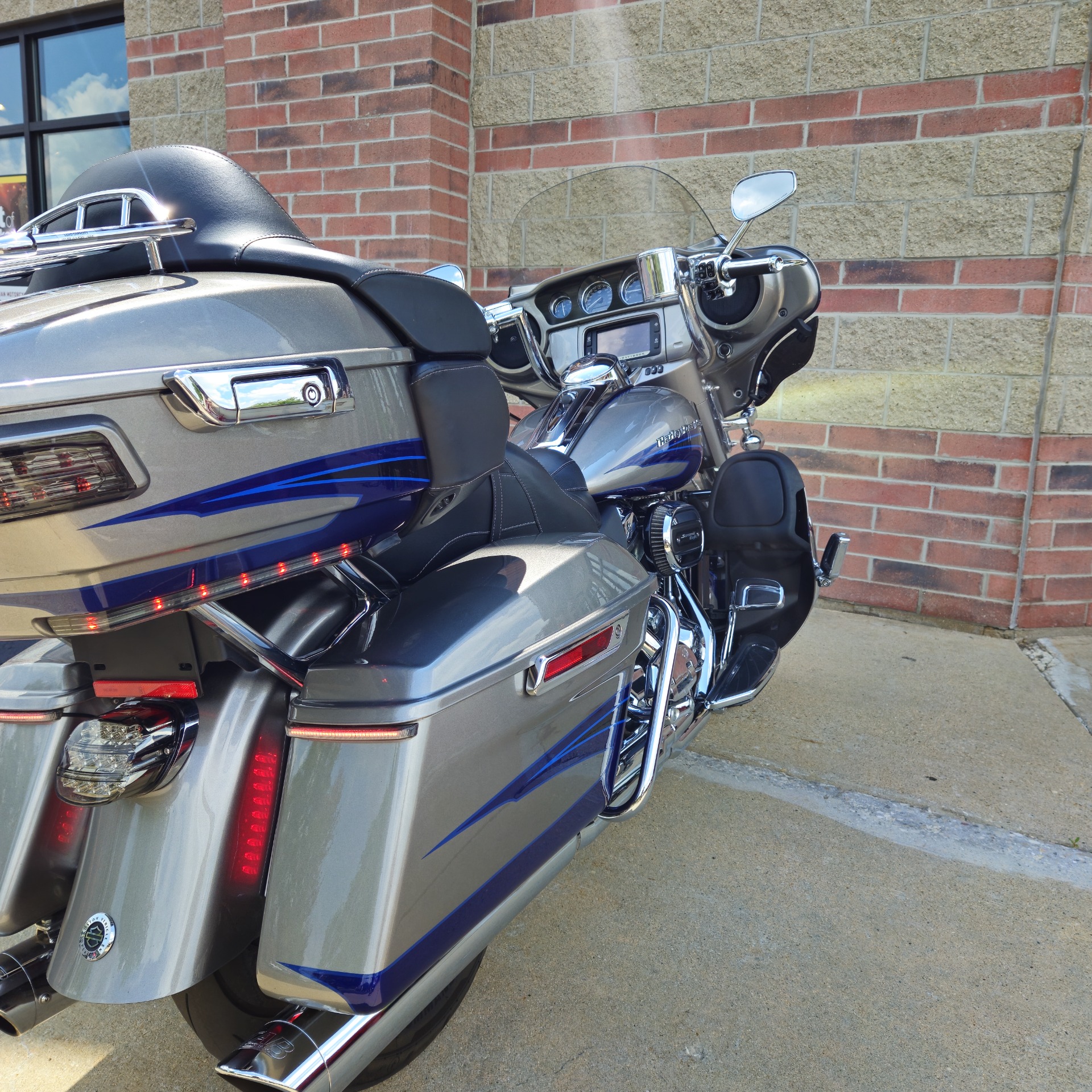 2017 Harley-Davidson CVO™ Limited in Muskego, Wisconsin - Photo 7