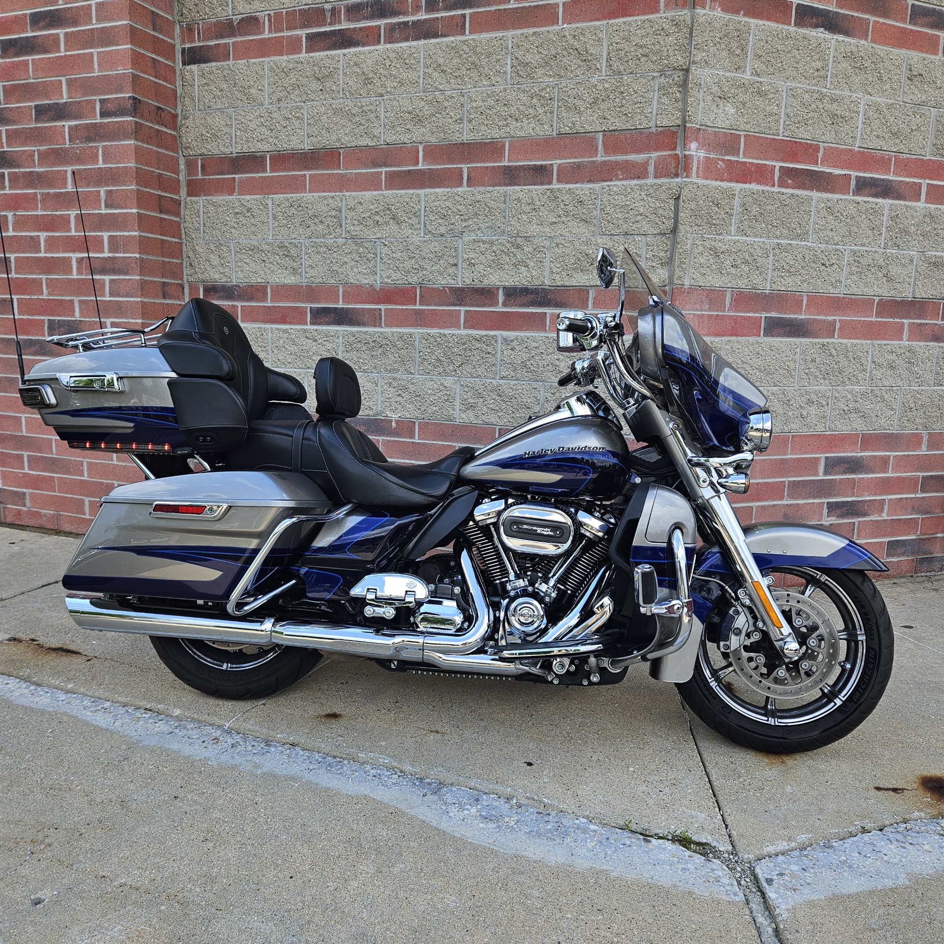 2017 Harley-Davidson CVO™ Limited in Muskego, Wisconsin - Photo 1