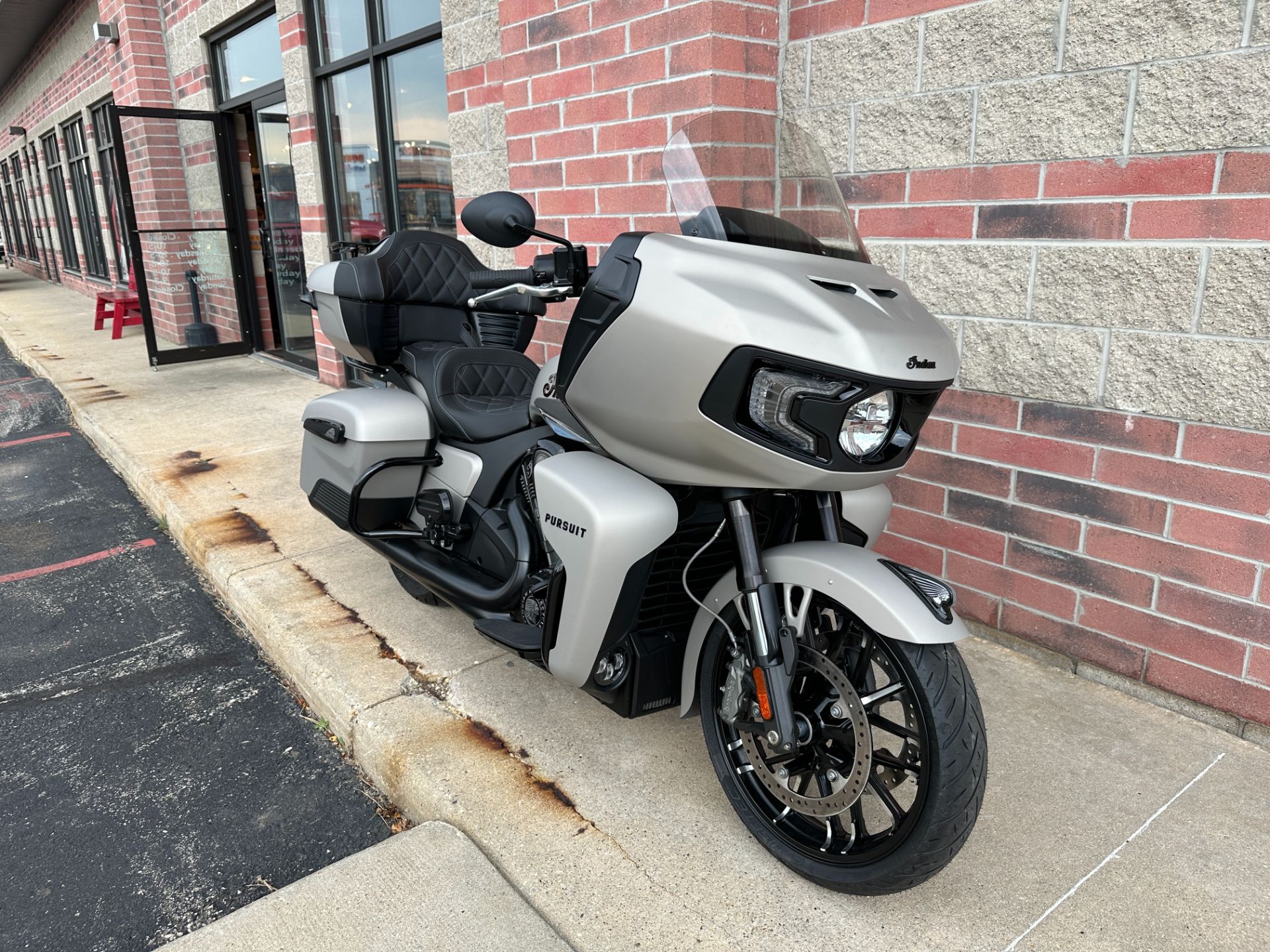 2022 Indian Pursuit® Dark Horse® with Premium Package in Muskego, Wisconsin - Photo 2