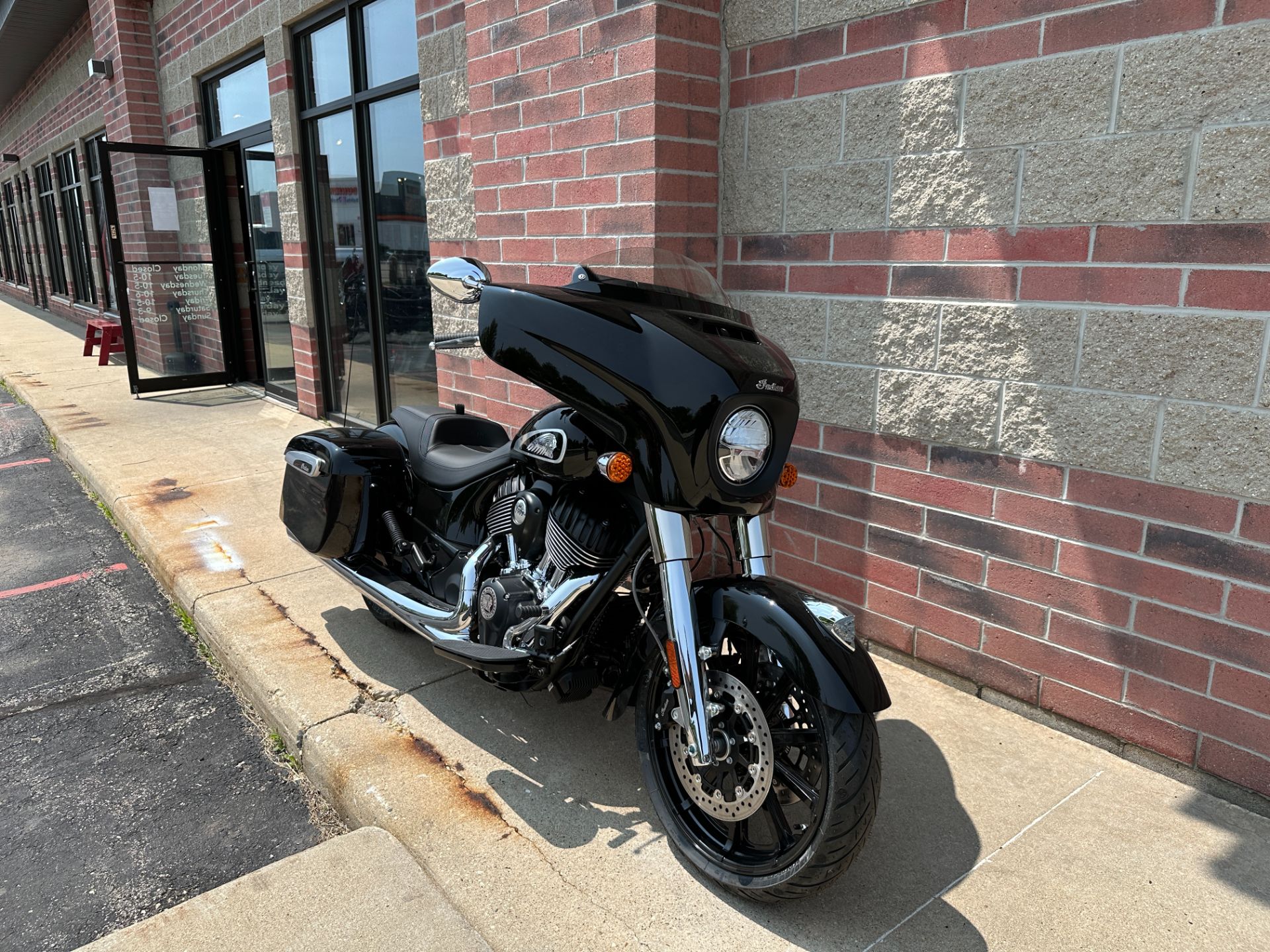 2023 Indian Motorcycle Chieftain® in Muskego, Wisconsin - Photo 2