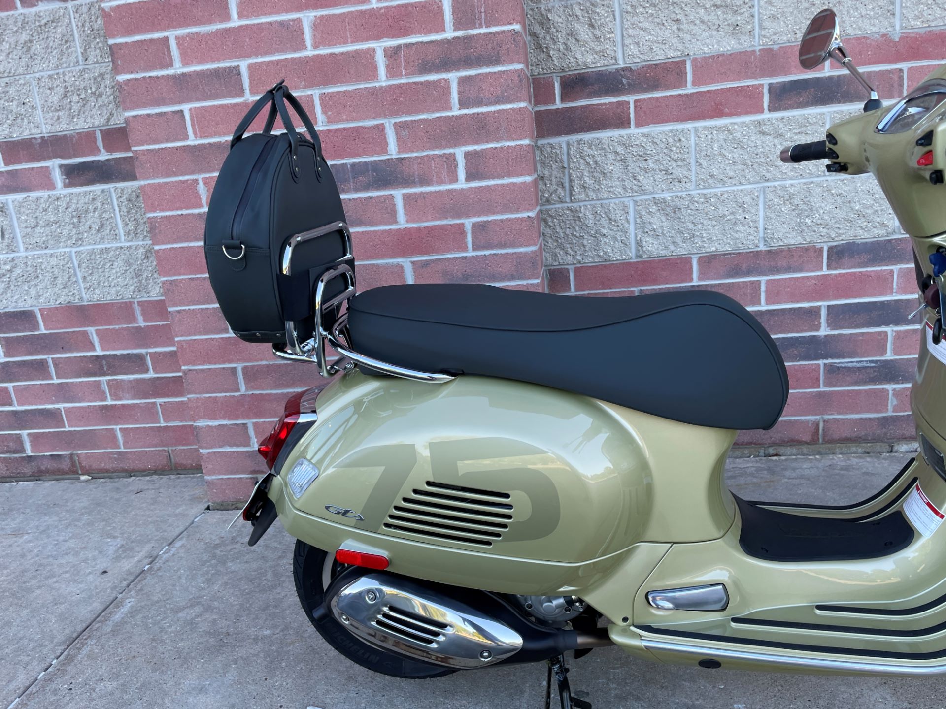 2021 Vespa GTS 300 75th in Muskego, Wisconsin - Photo 6