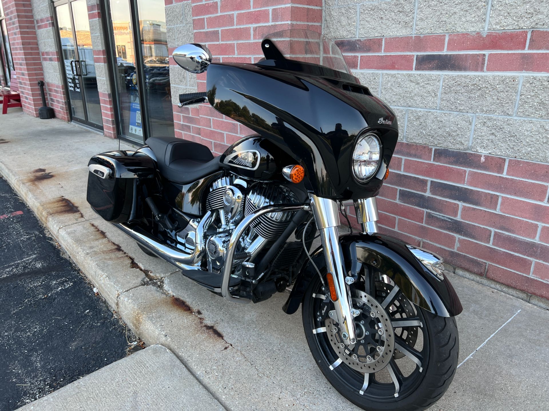 2019 Indian Chieftain® Limited ABS in Muskego, Wisconsin - Photo 2