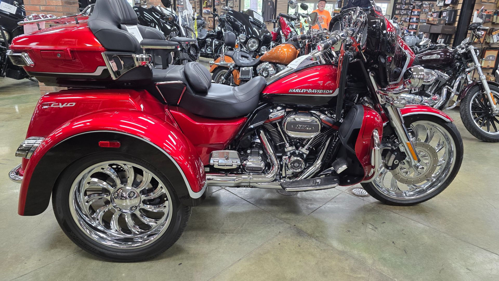 2021 Harley-Davidson CVO™ Tri Glide® in Jackson, Mississippi - Photo 1