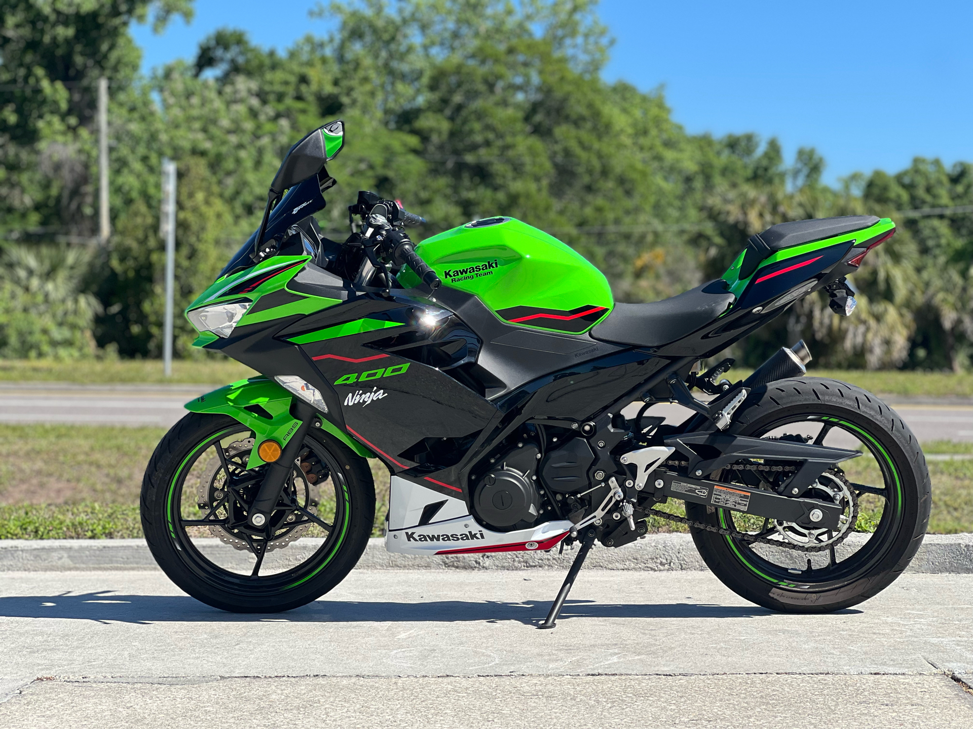 2022 Kawasaki Ninja 400 ABS KRT Edition in Orlando, Florida - Photo 2