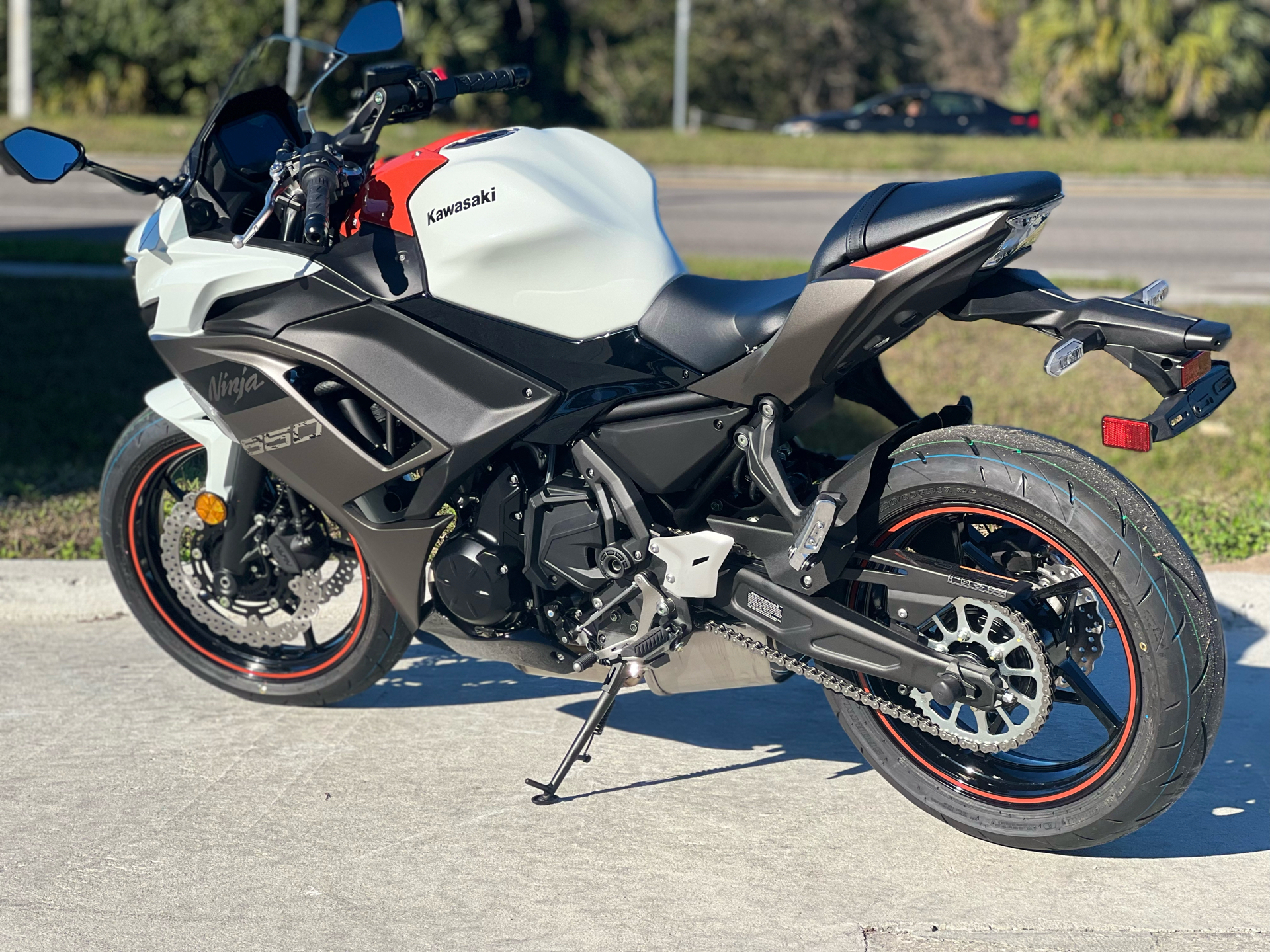 2023 Kawasaki Ninja 650 in Orlando, Florida - Photo 10