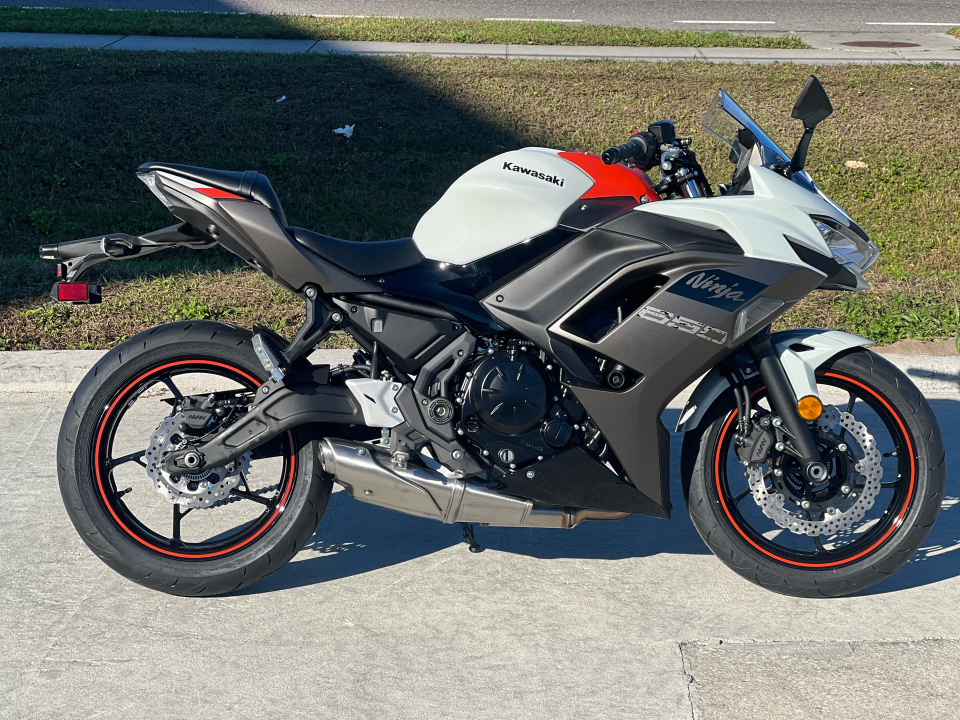 2023 Kawasaki Ninja 650 in Orlando, Florida - Photo 4