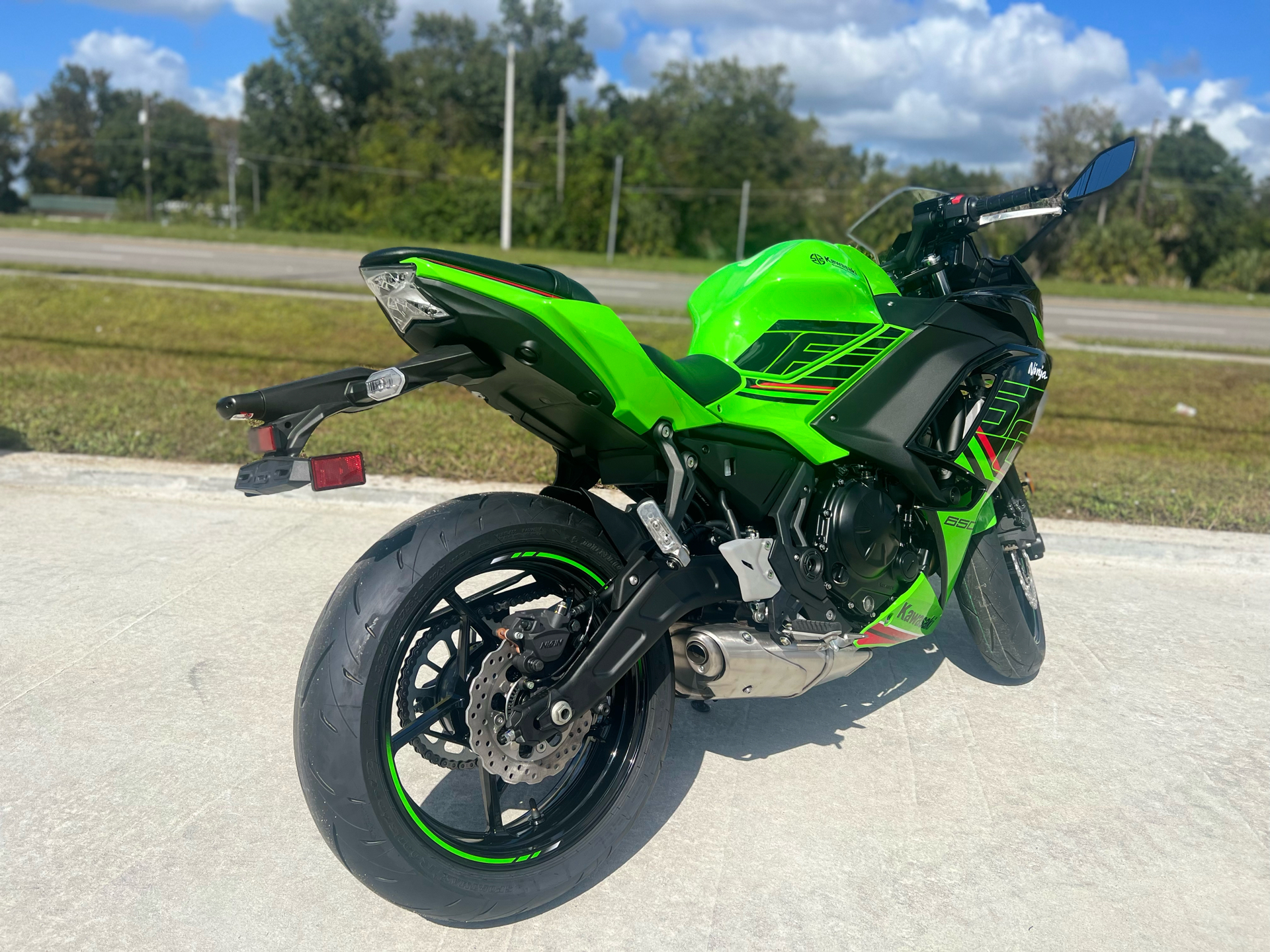 2023 Kawasaki Ninja 650 KRT Edition in Orlando, Florida - Photo 8