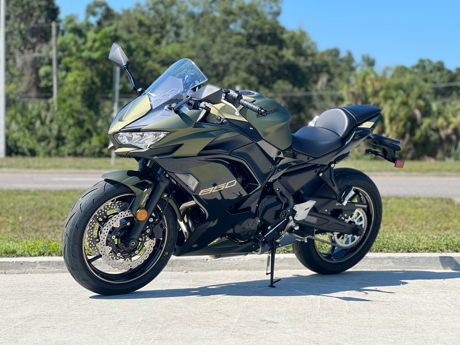 2024 Kawasaki Ninja 650 in Orlando, Florida - Photo 9