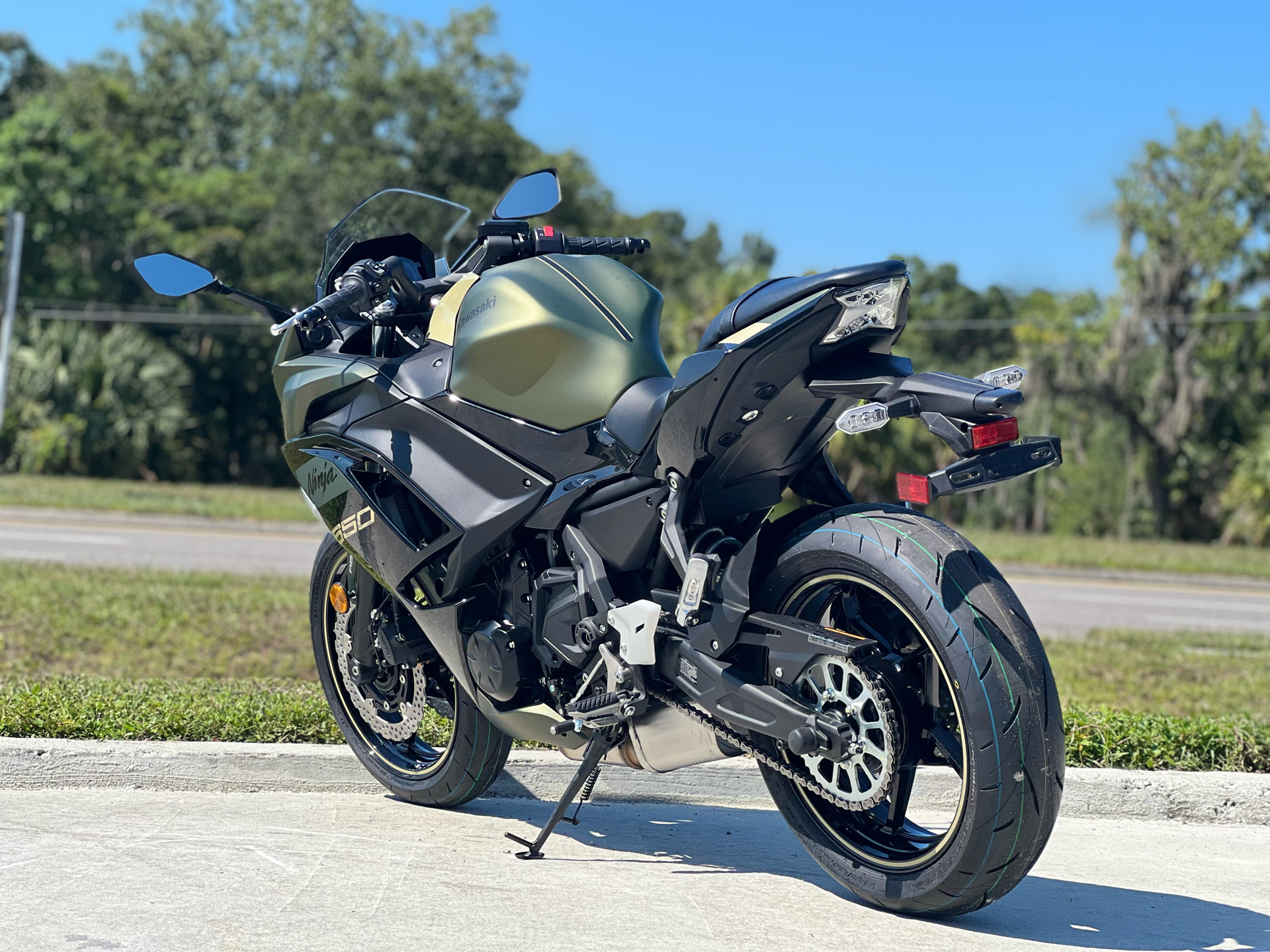 2024 Kawasaki Ninja 650 in Orlando, Florida - Photo 10