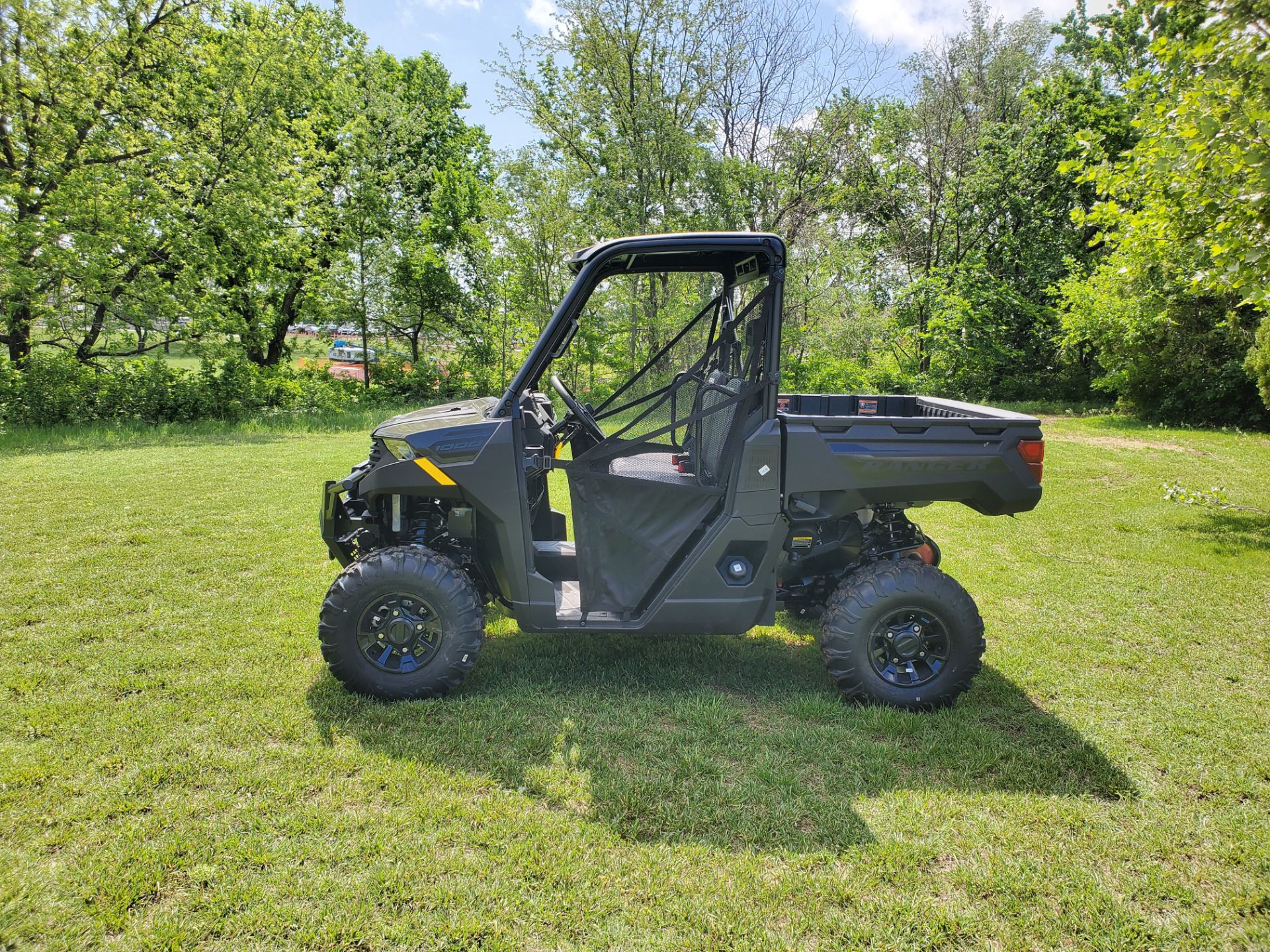 2025 Polaris Ranger 1000 Premium in Wellington, Kansas - Photo 2