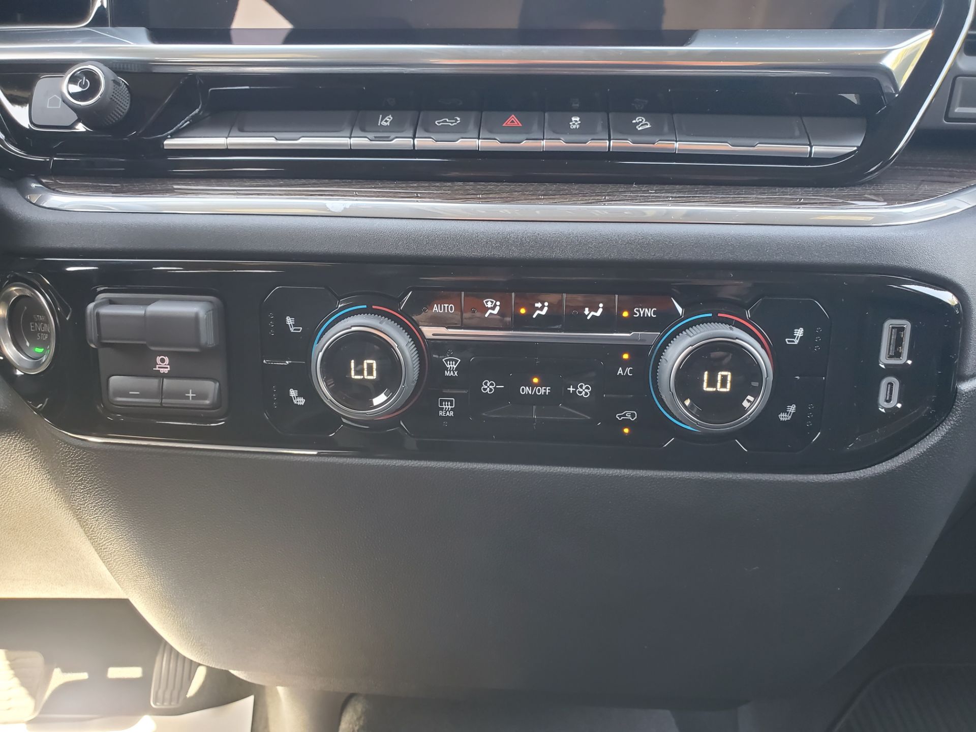 2025 Chevrolet Silverado 4WD Crew Cab 159" LT in Wellington, Kansas - Photo 26