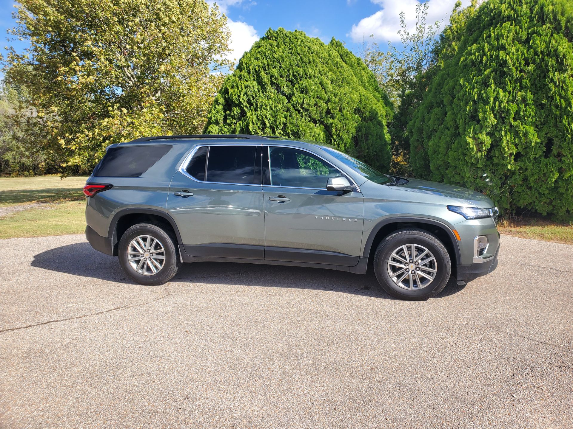 2023 Chevrolet Traverse FWD LT in Wellington, Kansas - Photo 1