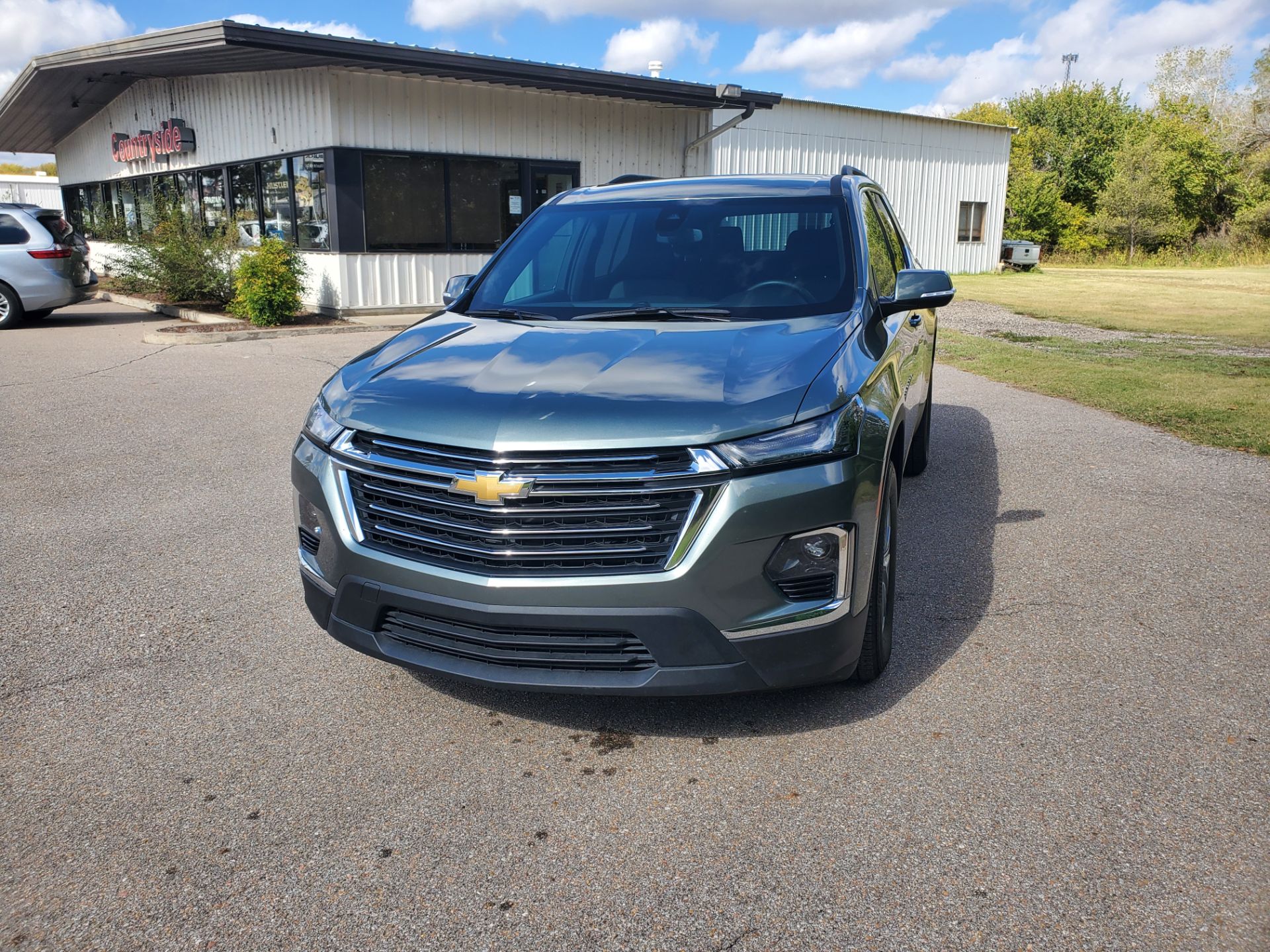 2023 Chevrolet Traverse FWD LT in Wellington, Kansas - Photo 3