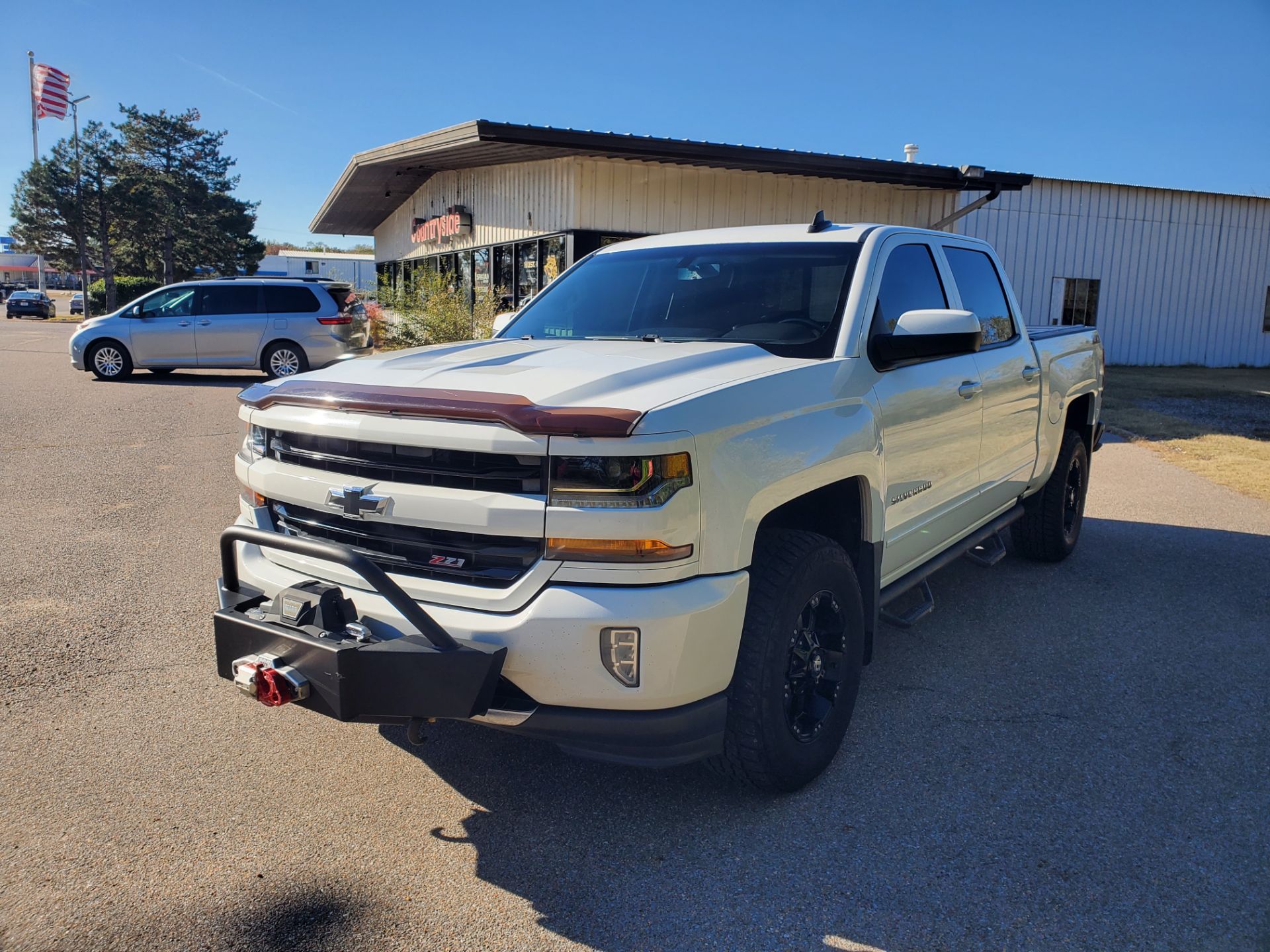 2017 Chevrolet Silverado 4WD Crew Cab LT Z71 in Wellington, Kansas - Photo 4