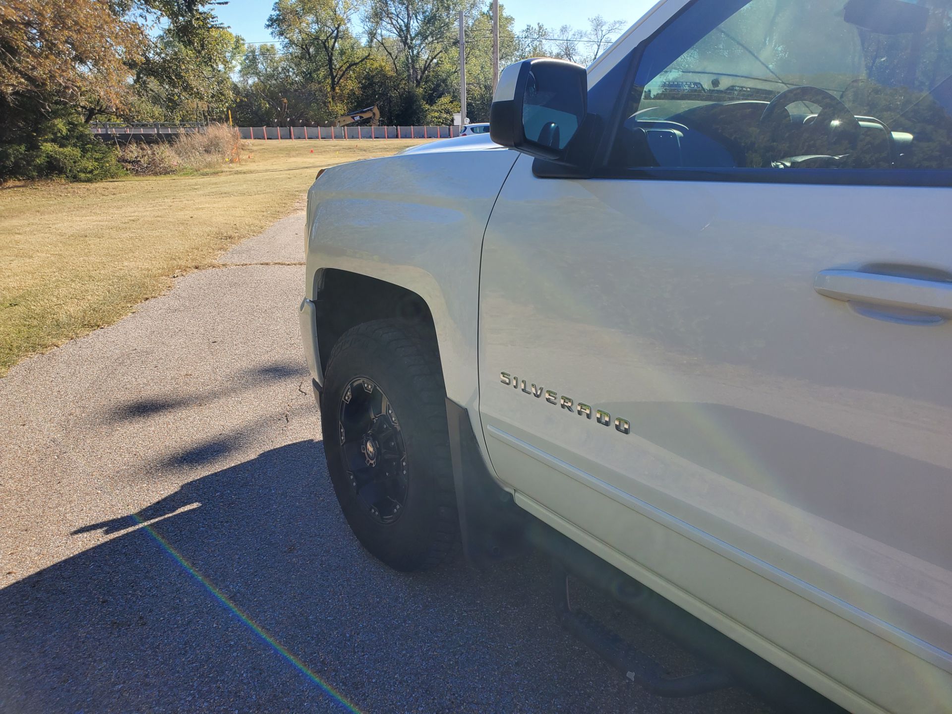 2017 Chevrolet Silverado 4WD Crew Cab LT Z71 in Wellington, Kansas - Photo 5