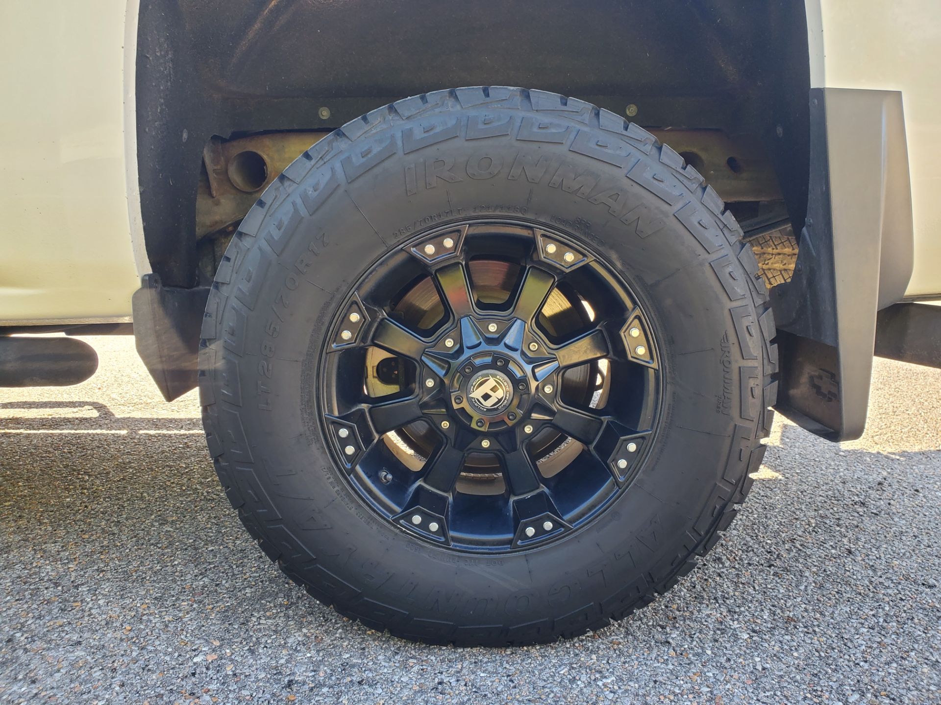 2017 Chevrolet Silverado 4WD Crew Cab LT Z71 in Wellington, Kansas - Photo 6